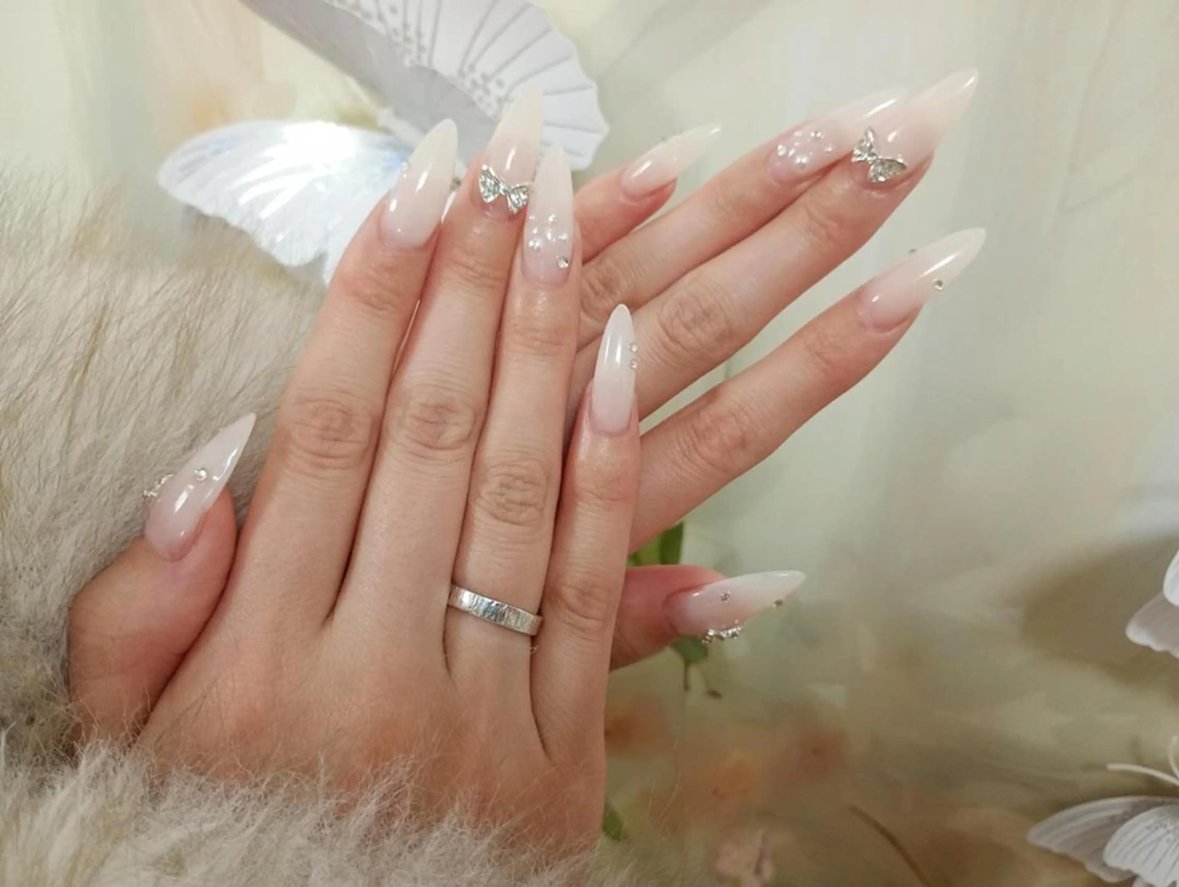 ネイル 長さ出し フレンチネイル ジェルネイル ガラスフレンチ 韓国ネイル Hana Bloom Nail💛Rinaのネイルデザイン