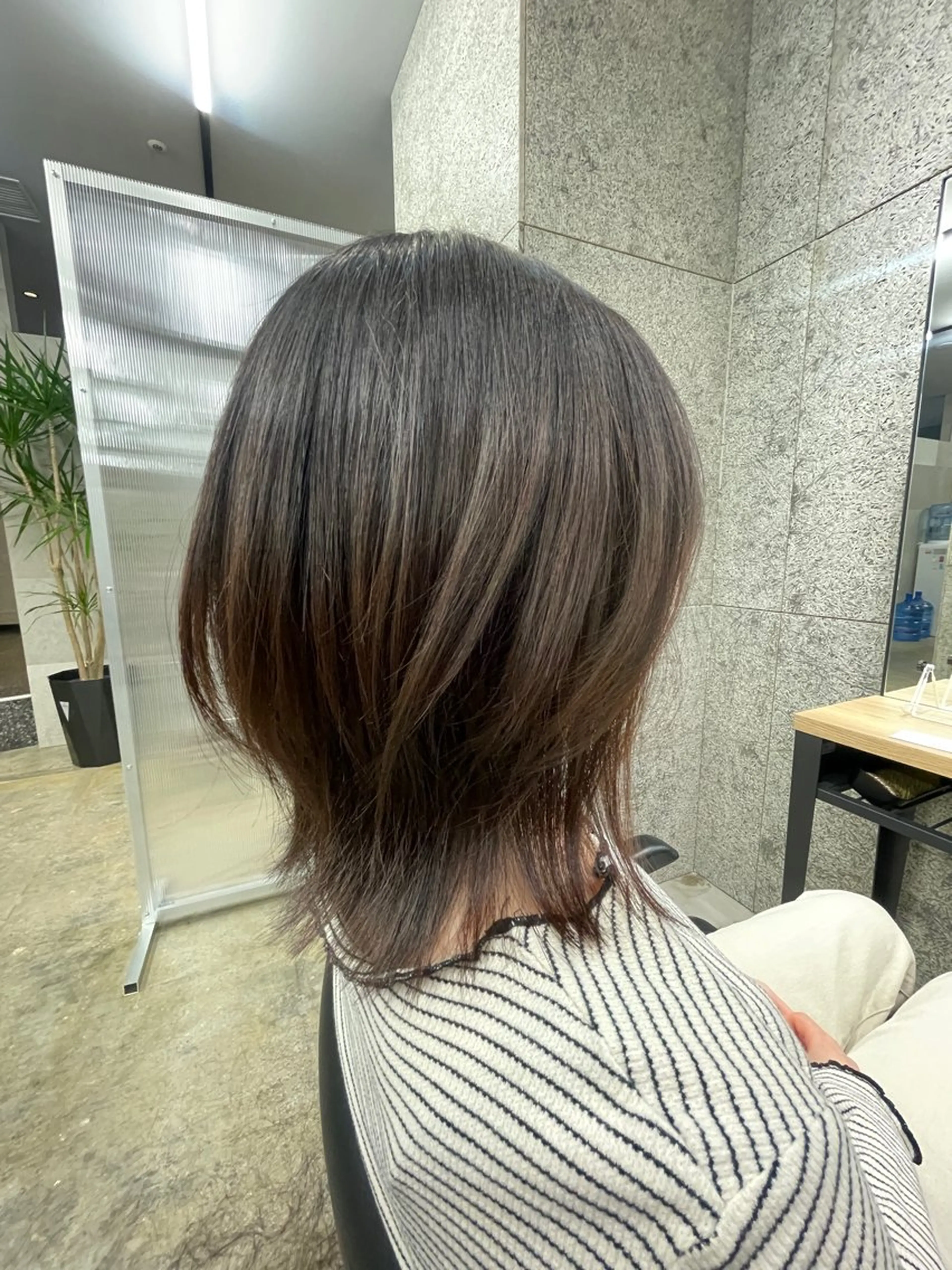 ミディアム ミディアムレイヤー レイヤーカット カット ヘアカラー WE RULE 札幌店 【ウィールール 札幌店】所属・✨️大人ショート 髙橋朋花のヘアスタイル