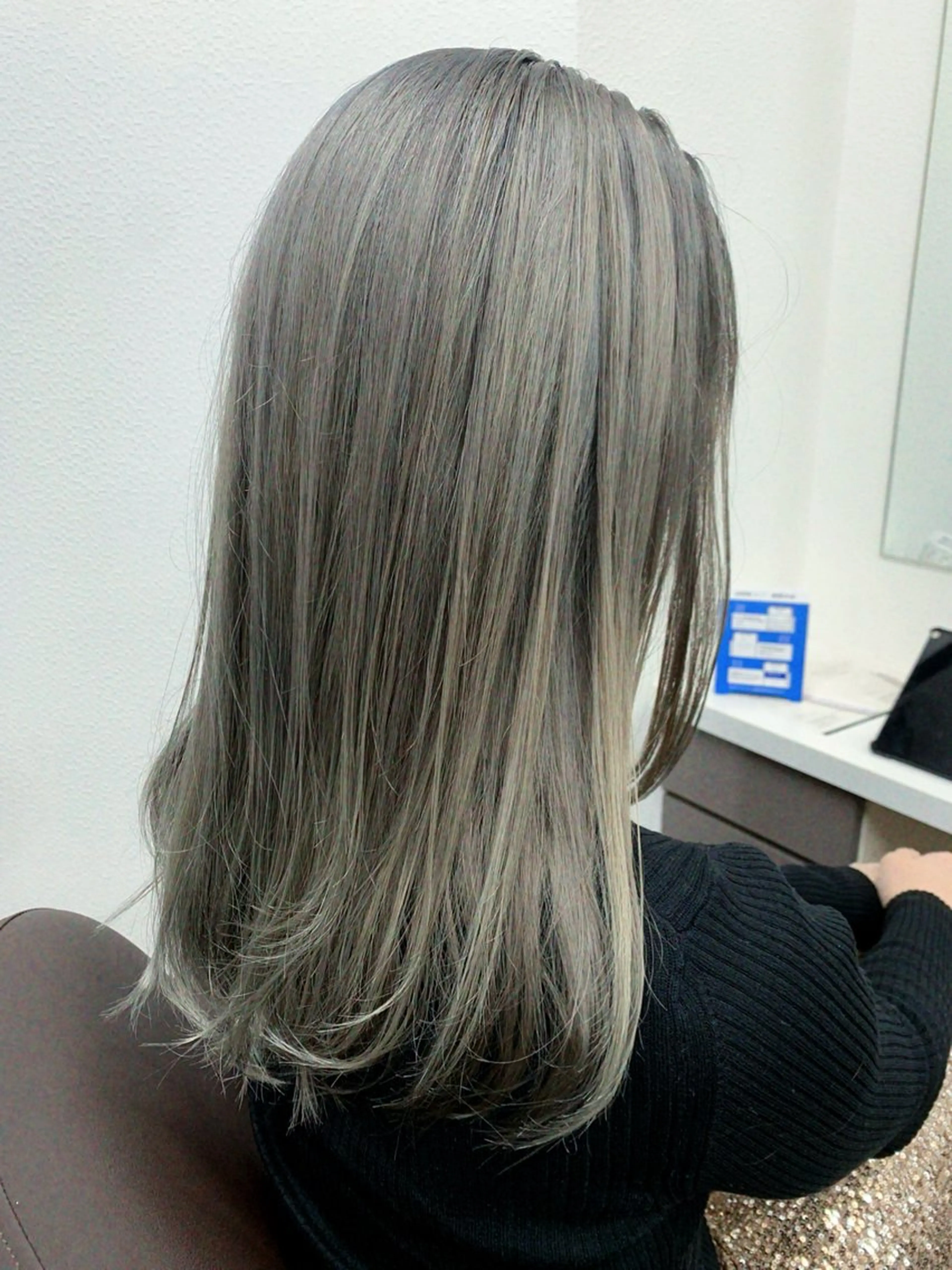 ロング カラー グレージュ ヘアカラー トリートメント Ebise Kazunoriのヘアスタイル