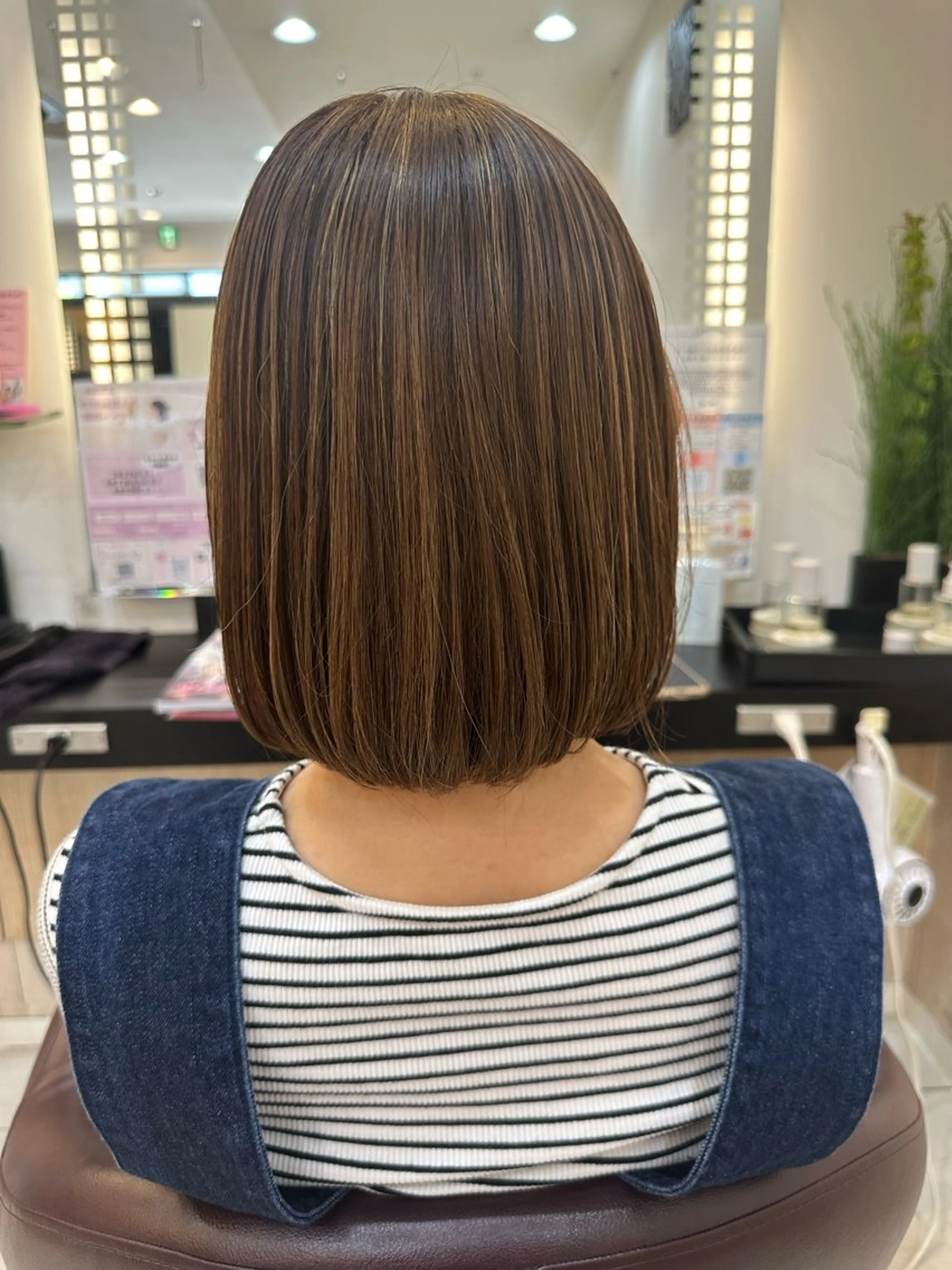 ミディアム カラー 内田温子大人女性 ハイライト、ボブのヘアスタイル