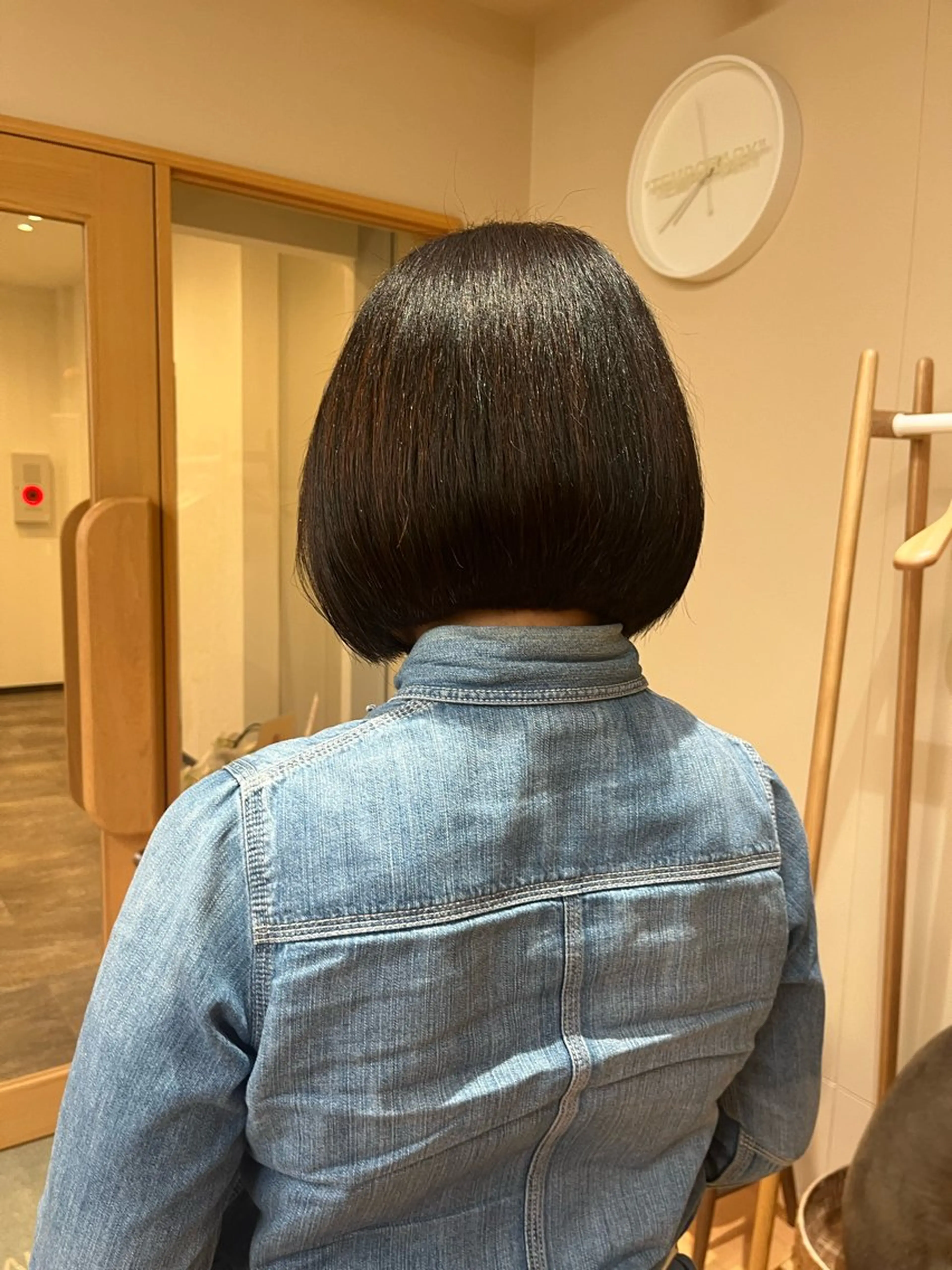 ミディアム ボブ カット Wカラー🐾 ハルナのヘアスタイル