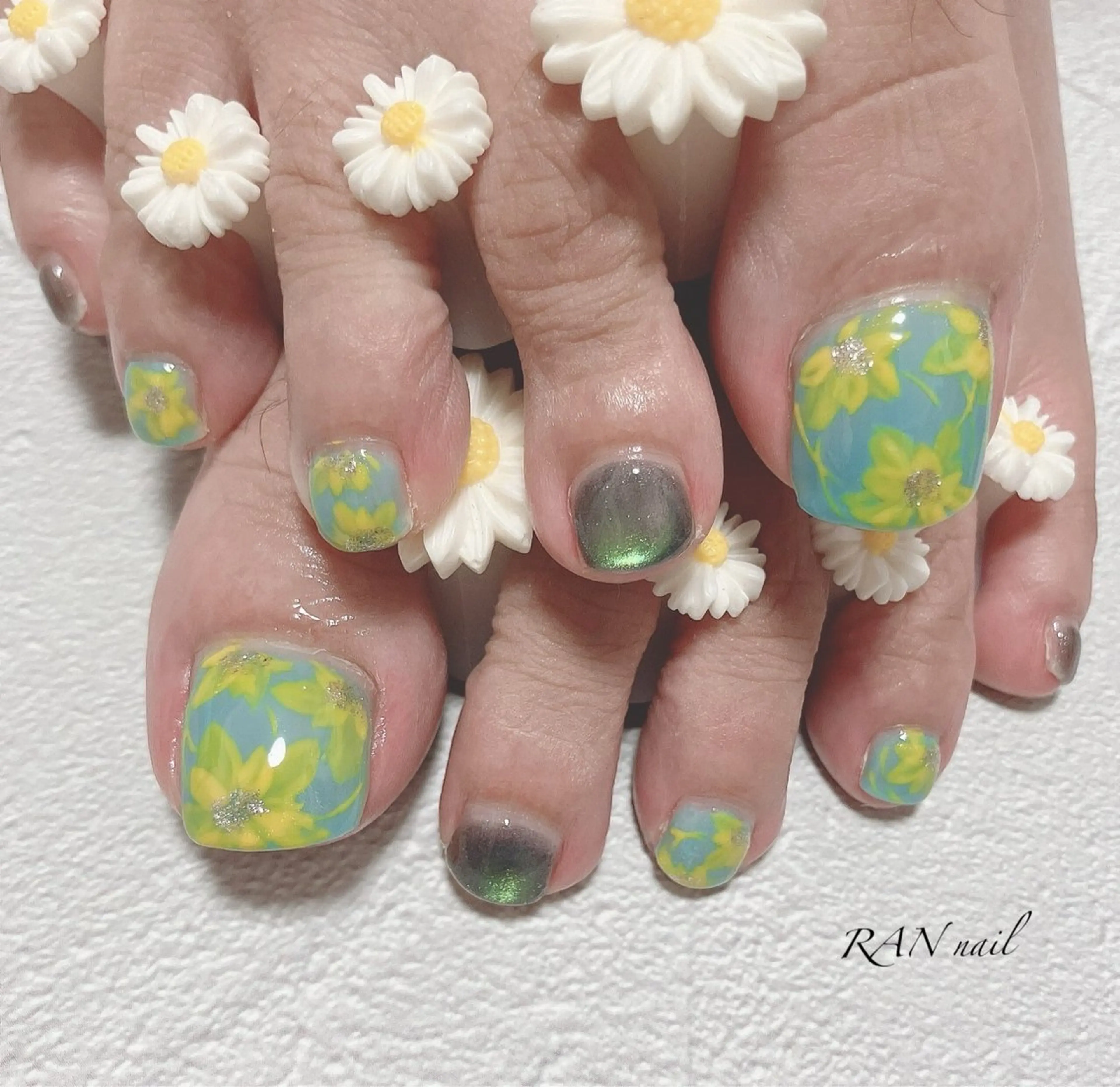 ネイル ブルー フラワーネイル フットネイル マグネットネイル 夏ネイル ハンドネイル フットネイル RAN nailのネイルデザイン