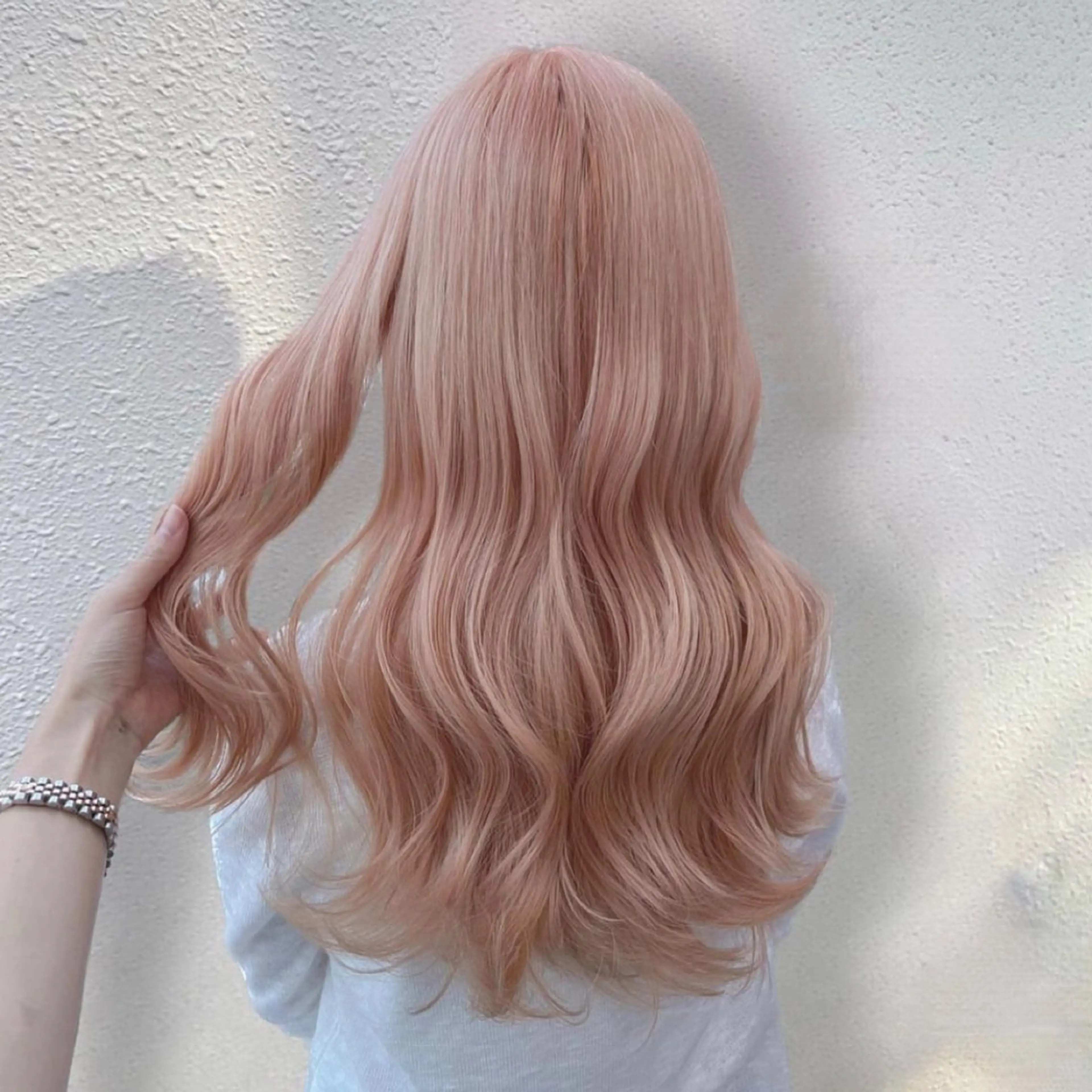 ロング カラー ヘアアレンジ ブリーチ ダブルカラー ハイトーンカラー オレンジ ピンクカラー ヘアカラー トリートメント 🌟🍒ハイトーン 韓国ヘア/ユウミのヘアスタイル