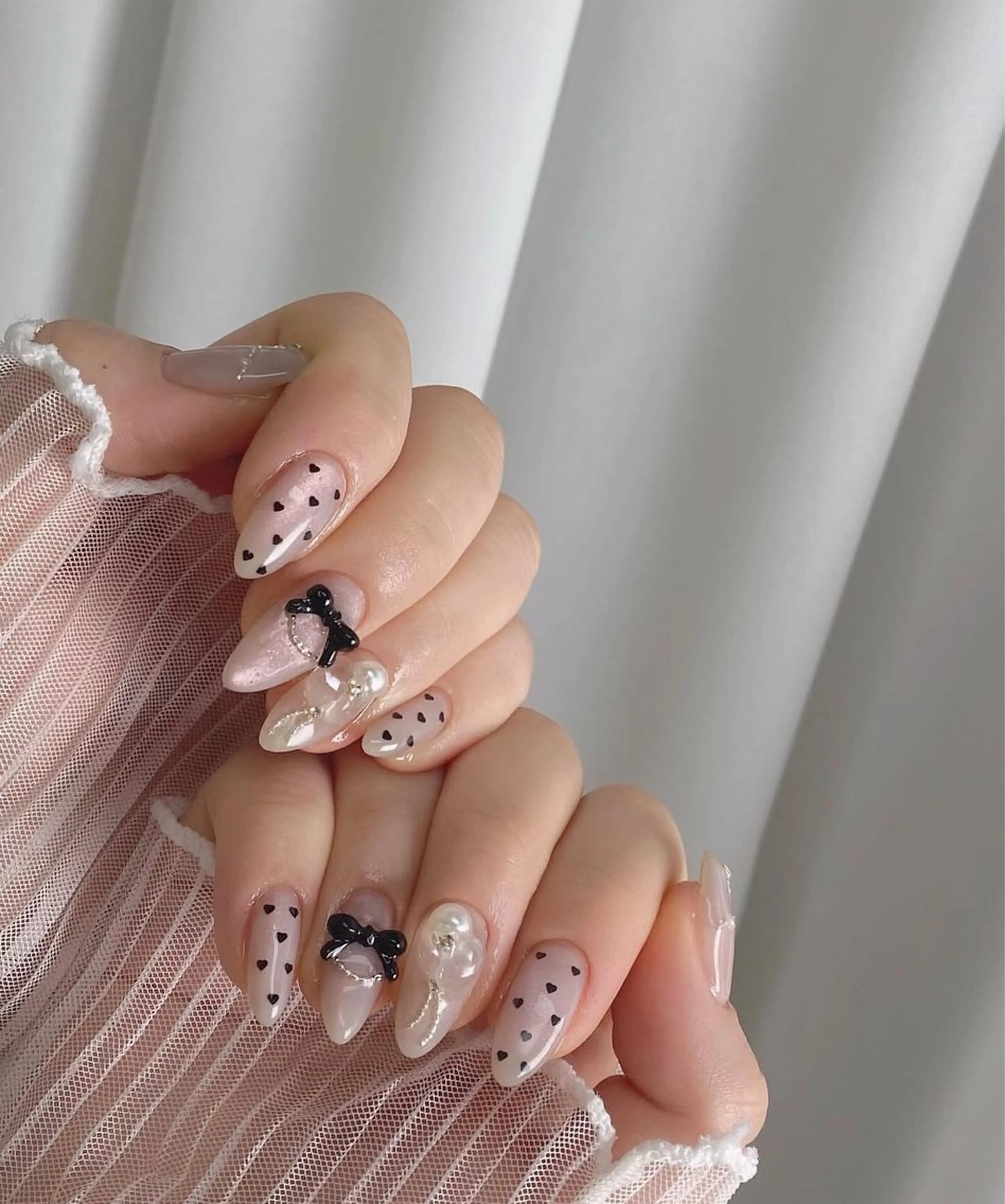 ネイル キラキラネイル マグネットネイル ミラーネイル ニュアンスネイル 春ネイル Lyna 池袋のネイルデザイン