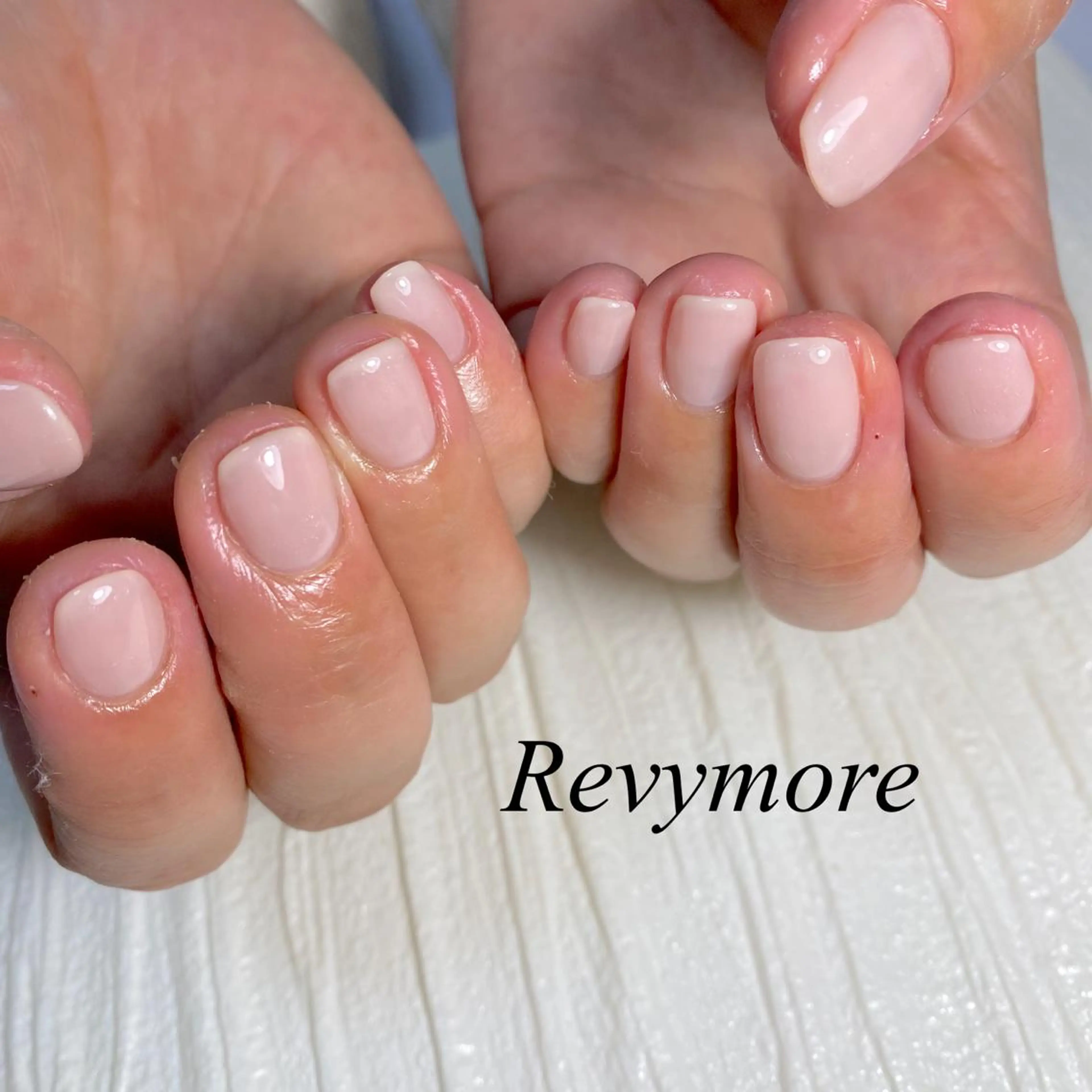 ショート ネイル 韓国風ヘア ジェルネイル キラキラネイル 韓国ネイル ニュアンスネイル nail salon Revymoreのネイルデザイン