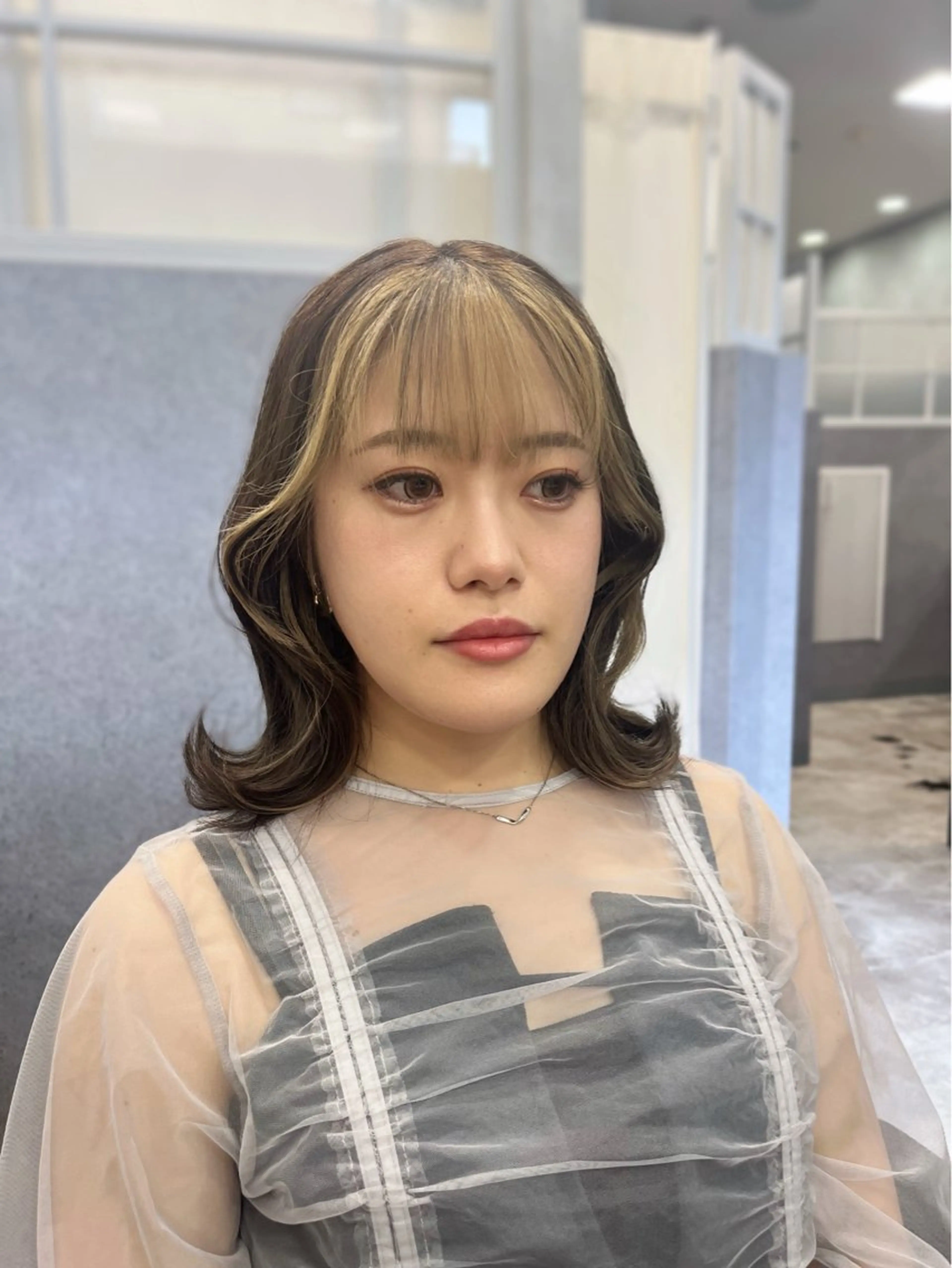 ミディアム くびれヘア 小顔カット ヘアセット 加藤 あおいのヘアスタイル