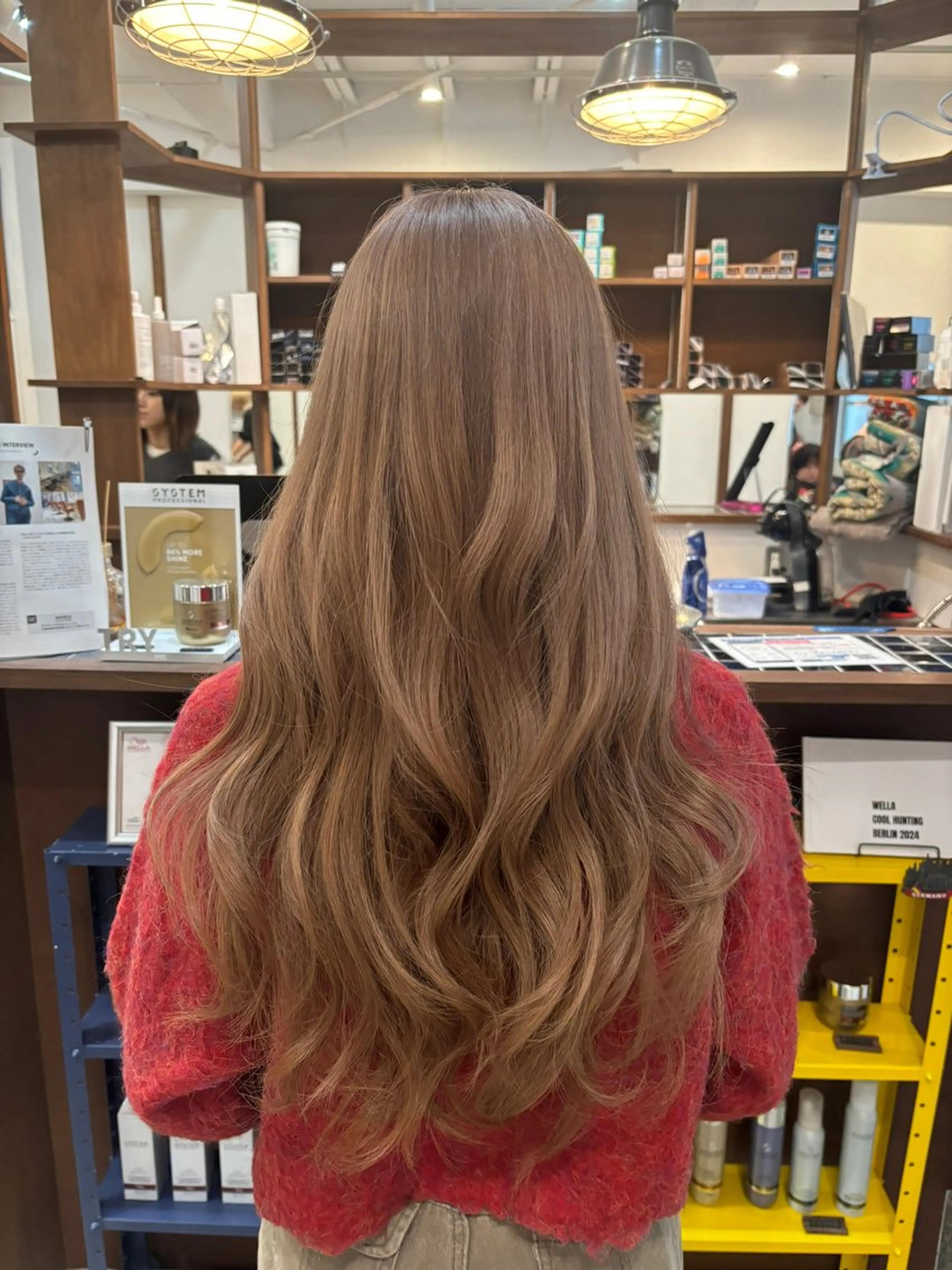 ロング ヘアカラー 小玉 唯依のヘアスタイル