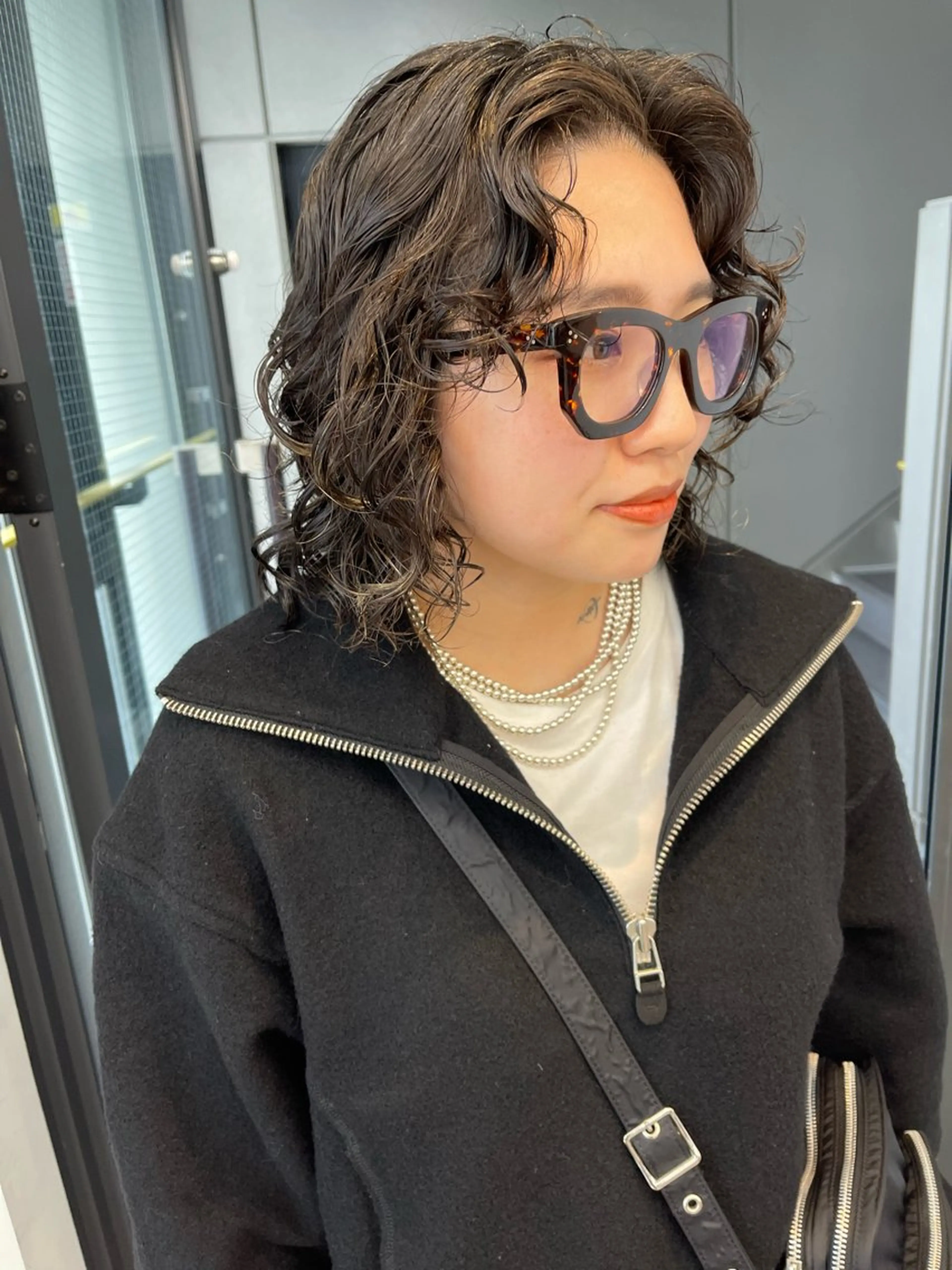 ミディアム カラー パーマ ミディアムパーマ レイヤーカット カット パーマ トリートメント 💓パーマ，💗 レイヤーカットのヘアスタイル