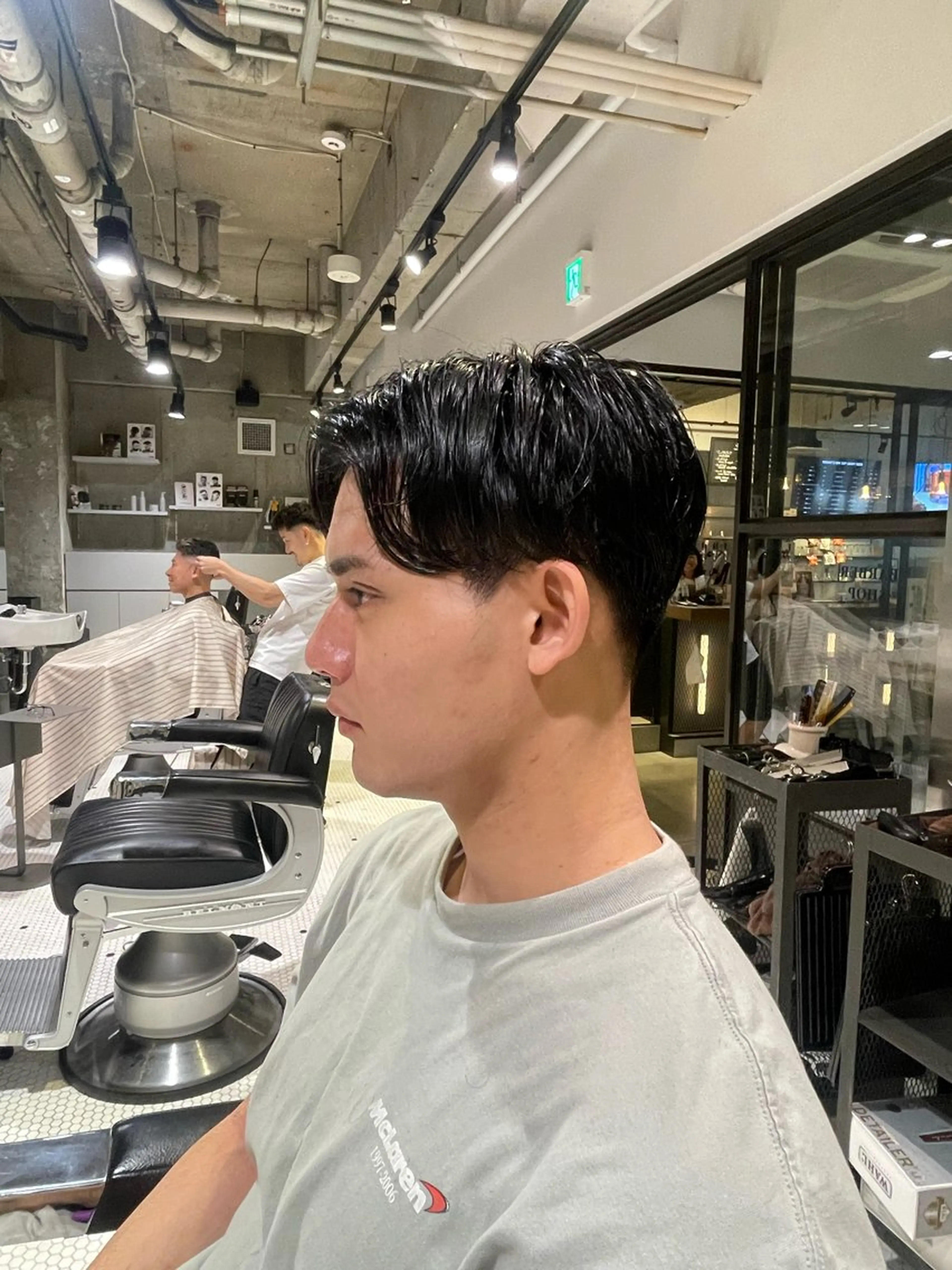 メンズ センターパート 刈り上げ 池田 丈也のヘアスタイル