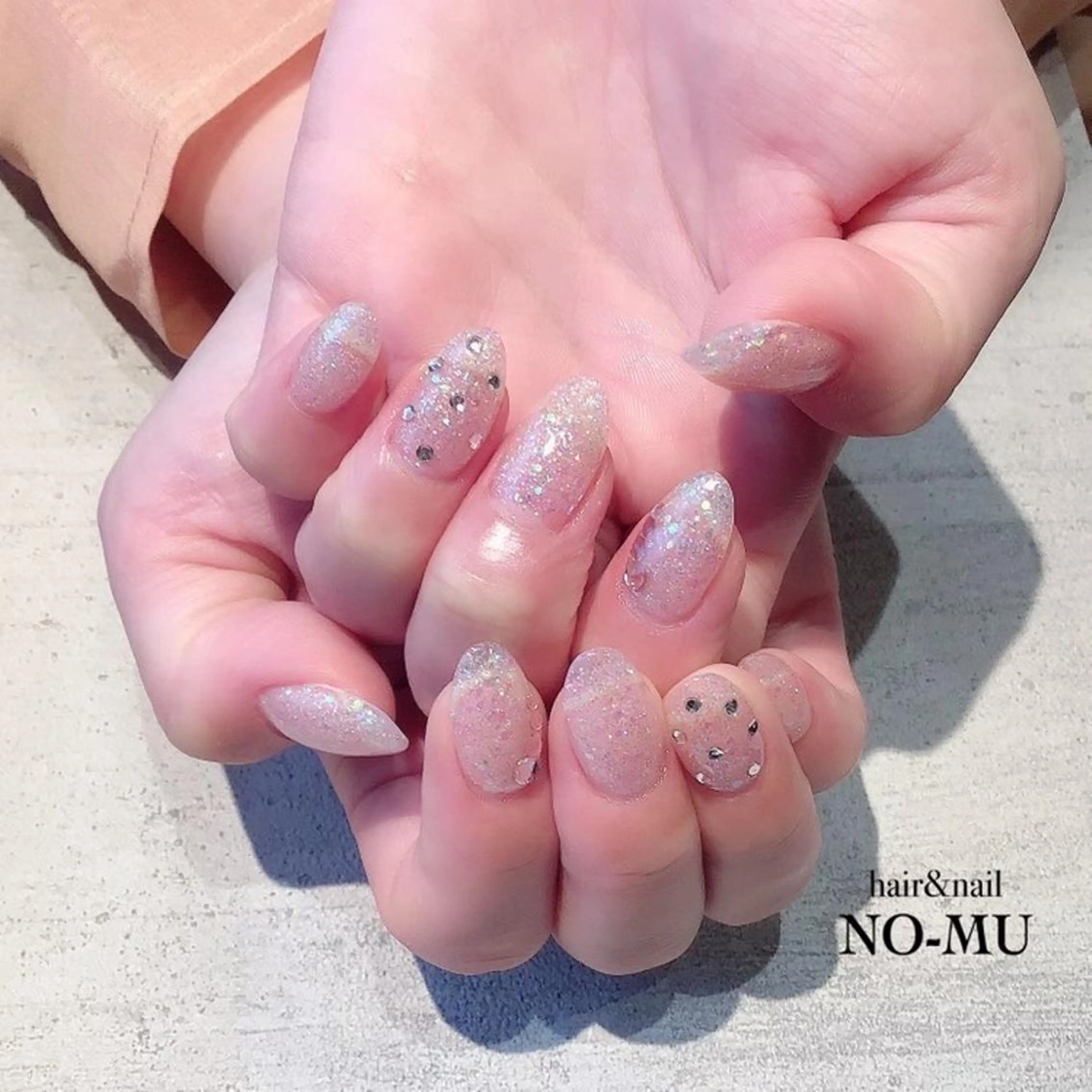 ネイル ストーンネイル ハンドネイル hair＆nail NO-MU所属・hair＆nail NO-MUのネイルデザイン