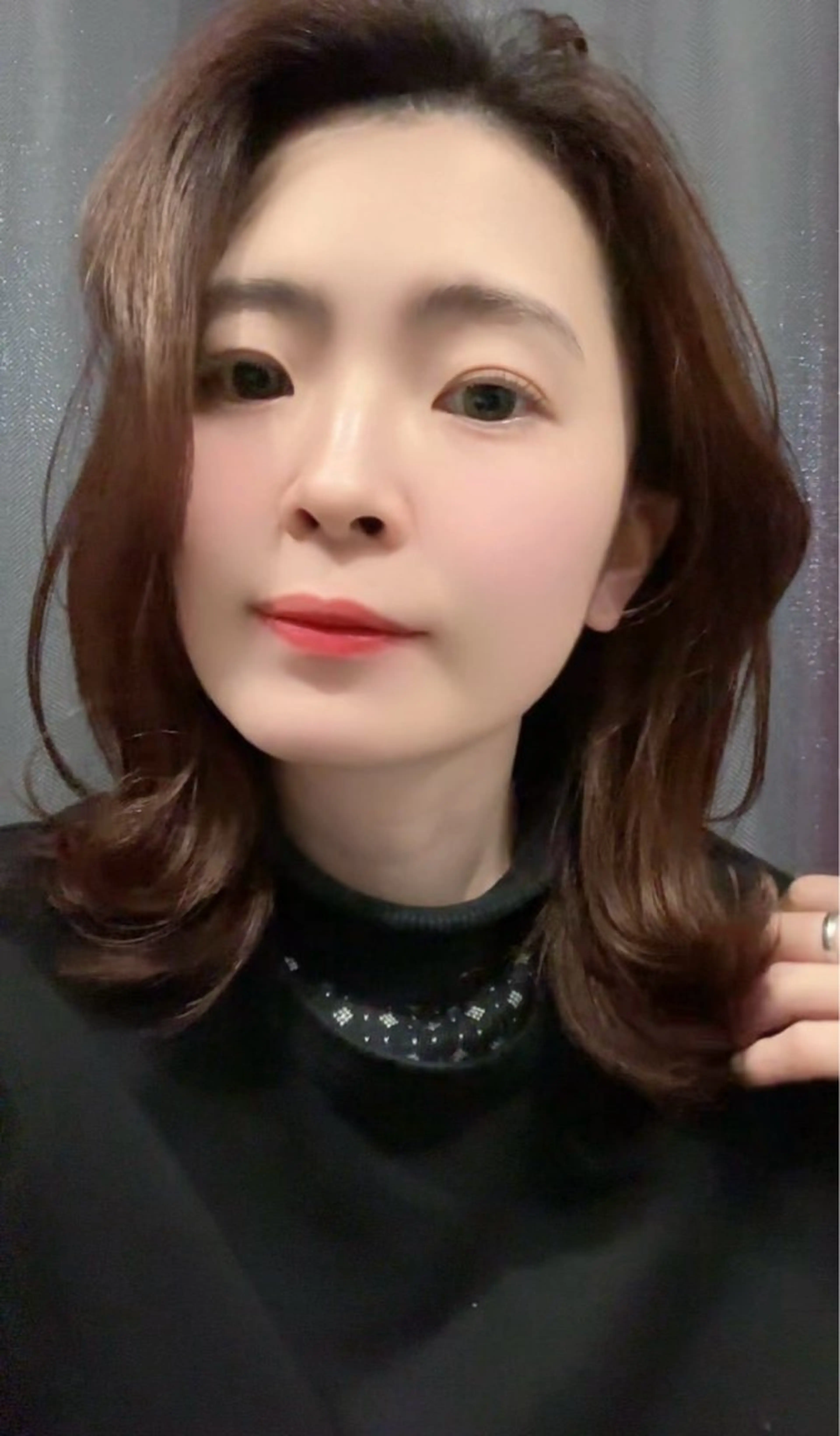 ミディアム カラー 渋谷 とまとのヘアスタイル