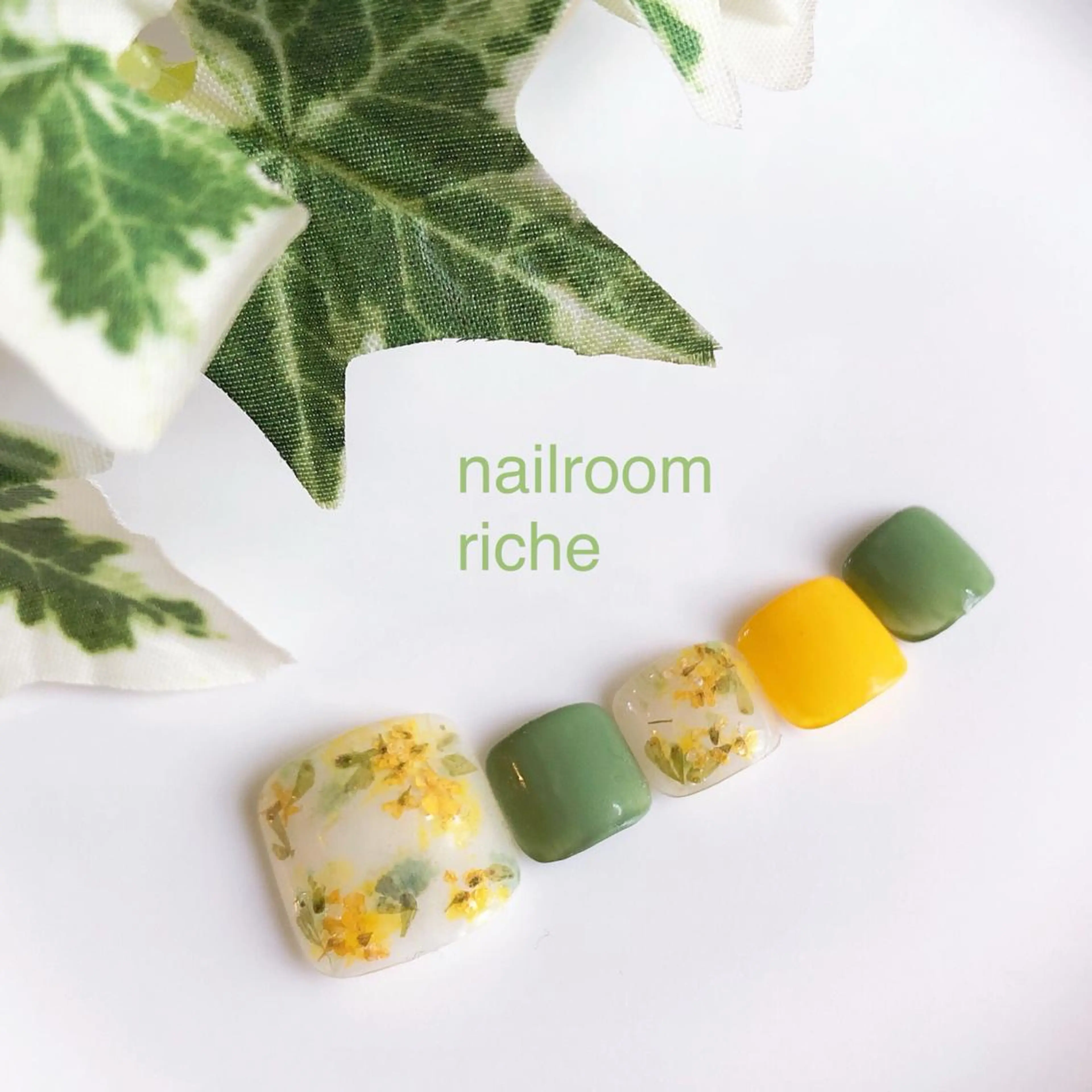ネイル フットネイル nailroom richeのネイルデザイン