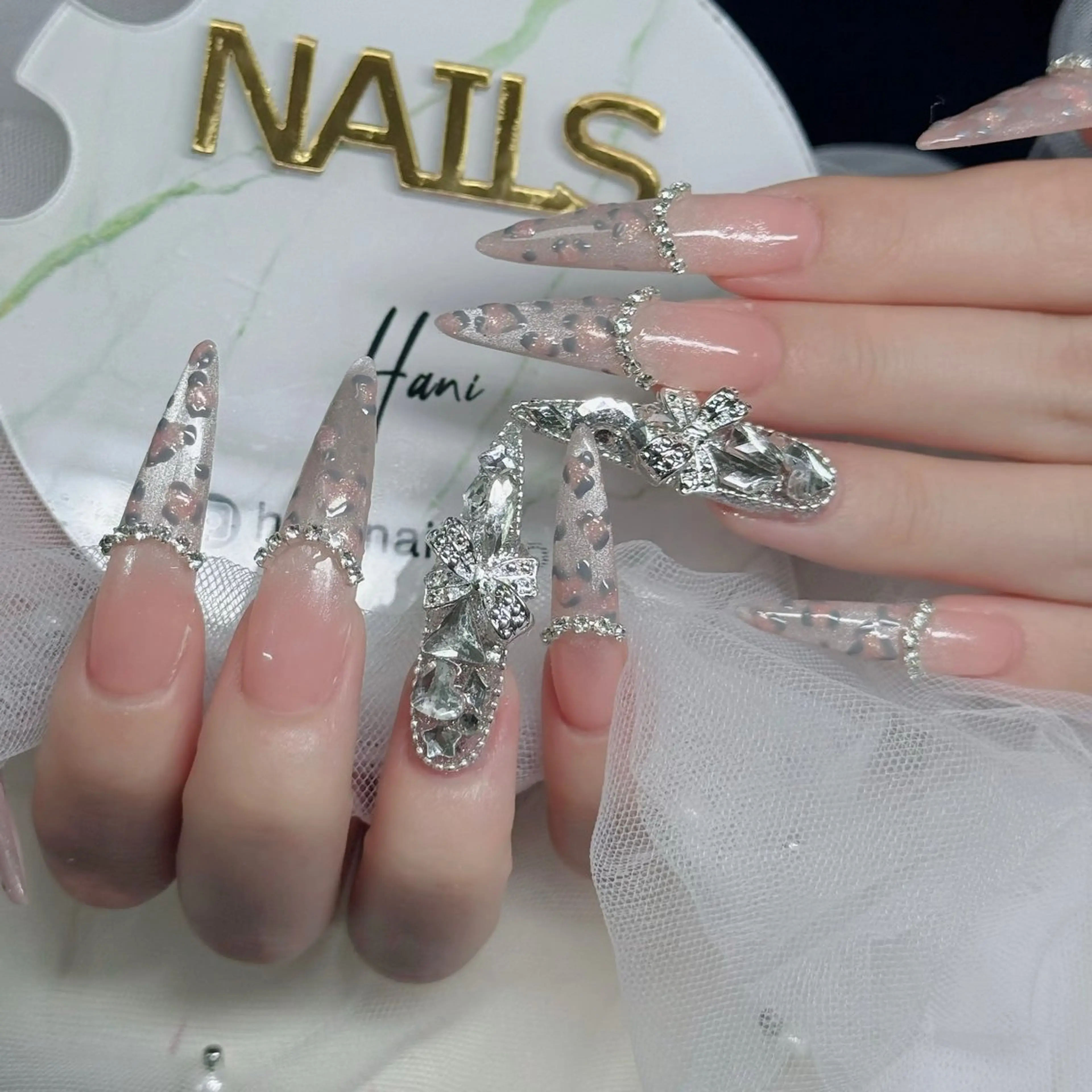 ネイル べっ甲ネイル チークネイル フラッシュネイル フラワーネイル フットネイル ハンドネイル Hani Nail Salonのネイルデザイン