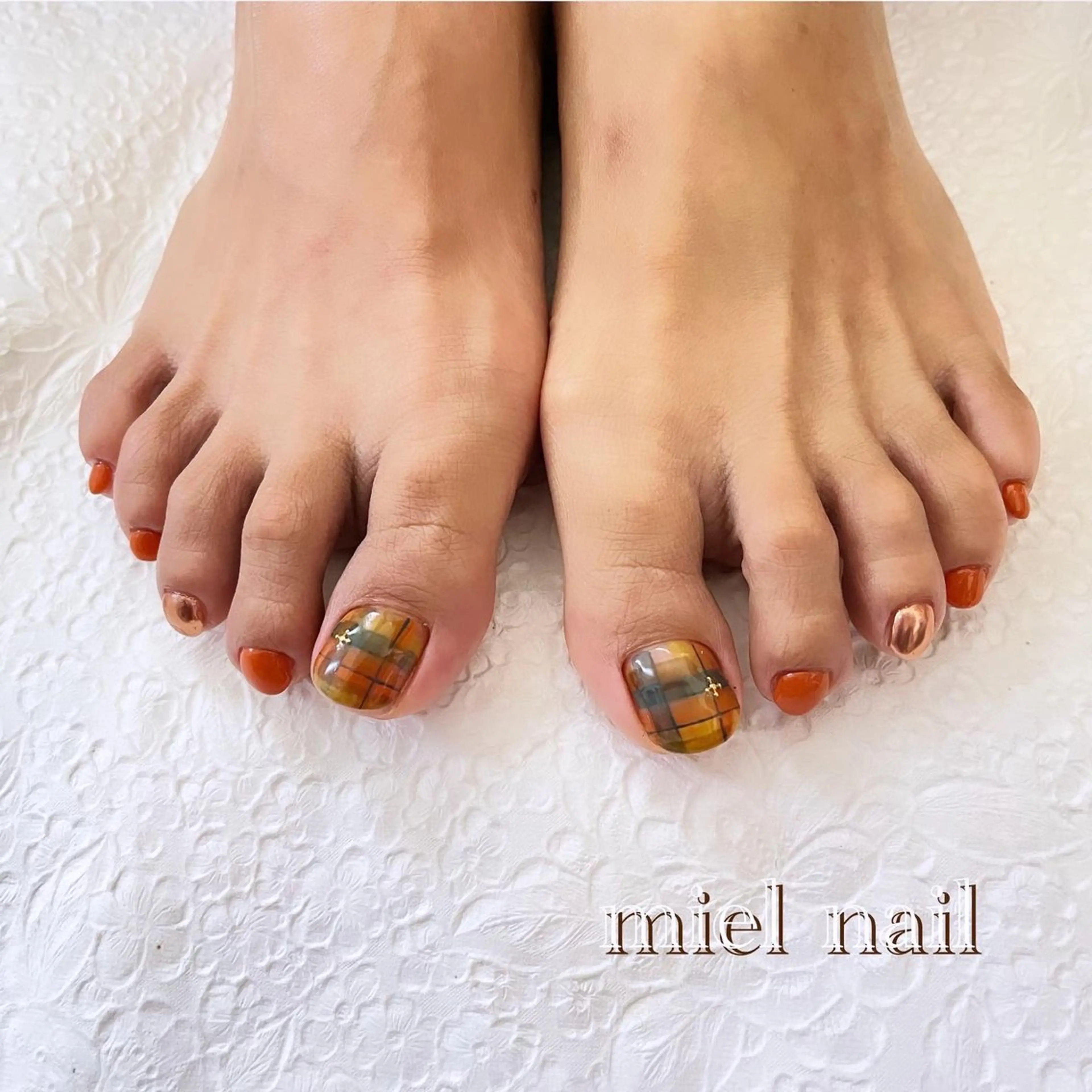ネイル アニマル柄 フットネイル オレンジ 冬ネイル フットネイル miel nailのネイルデザイン