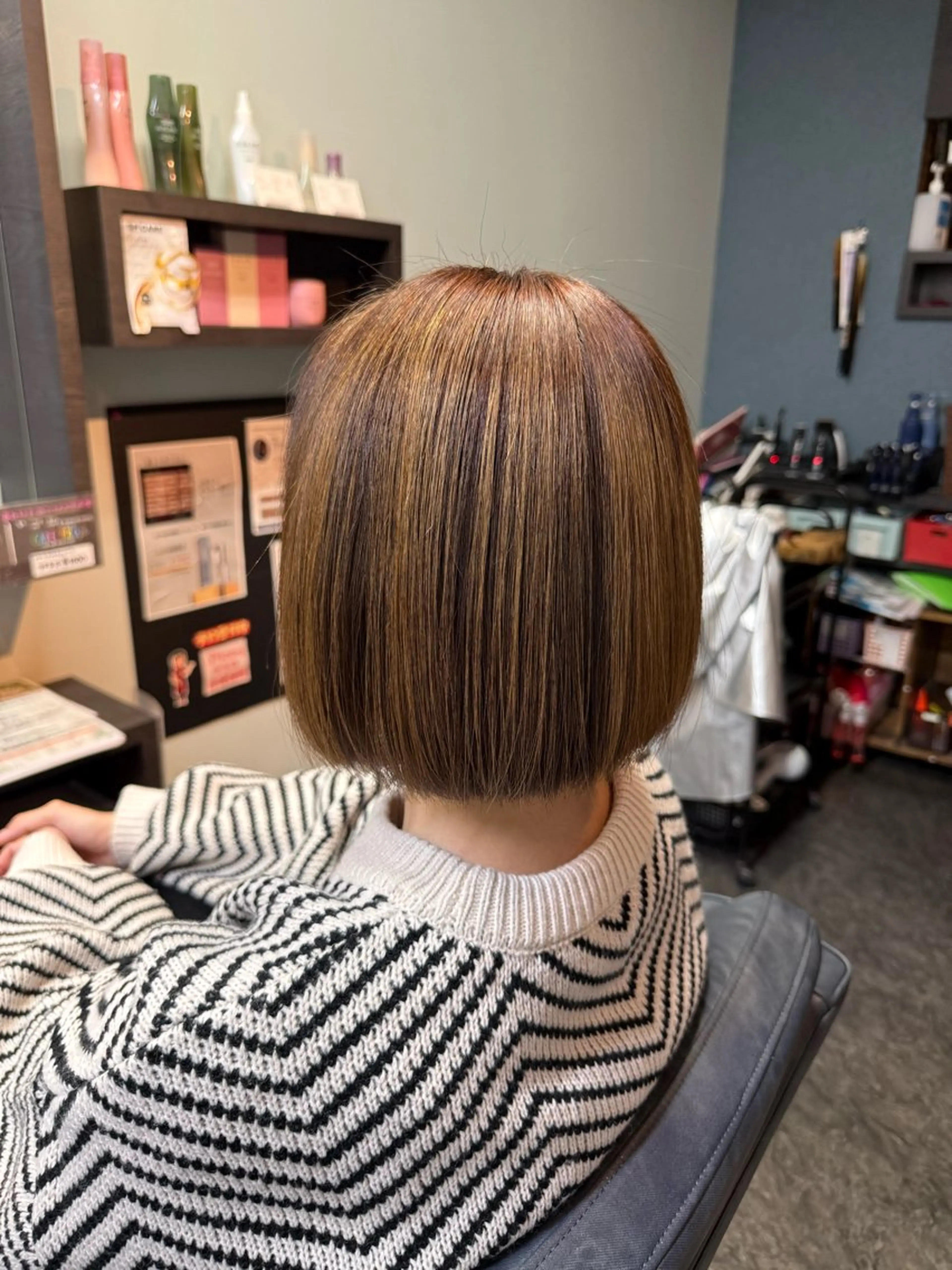 ショート 顔周りカット 縮毛矯正 縮毛矯正 奴賀 詩のヘアスタイル