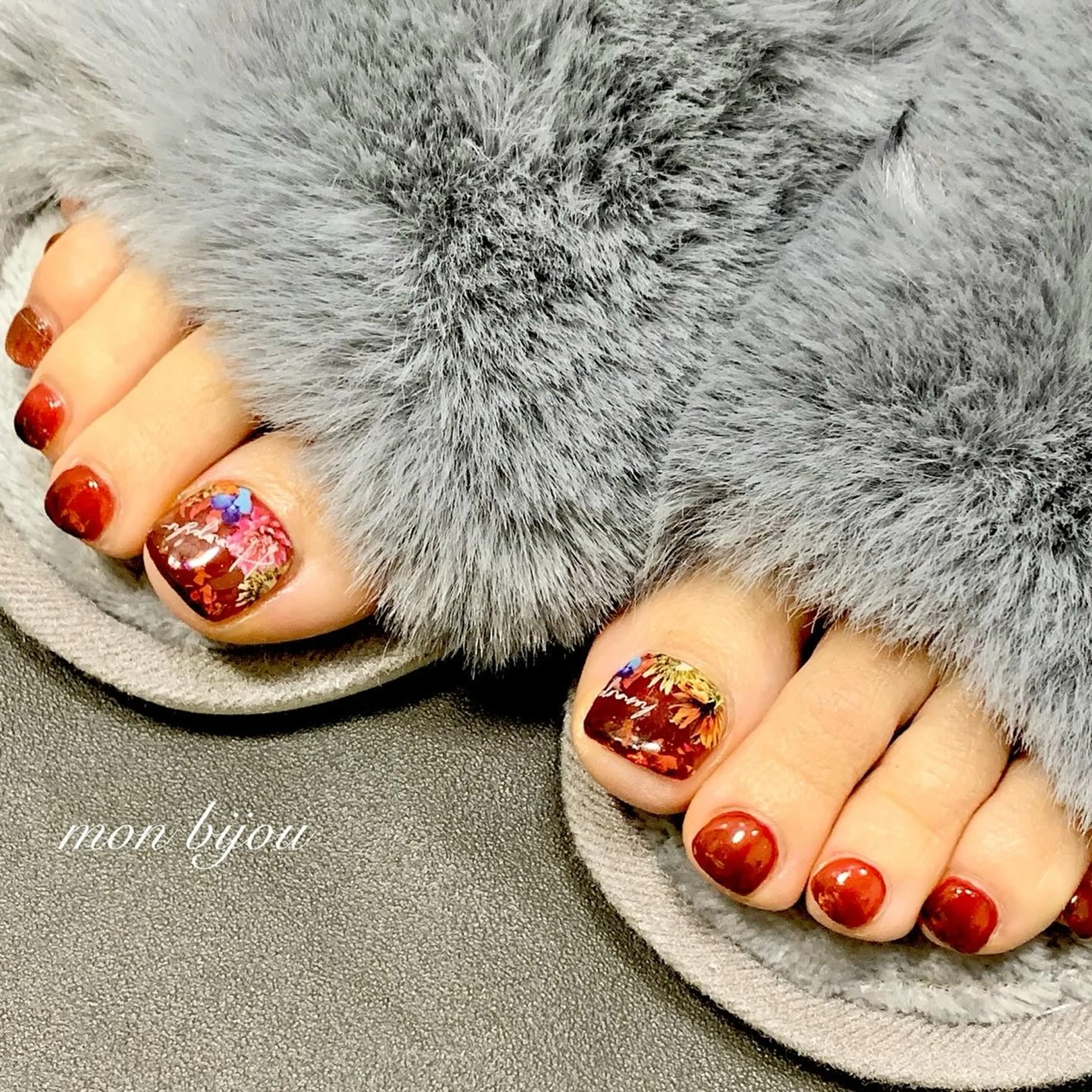 ネイル アートネイル フラワーネイル フットネイル 赤色 フットネイル mon bijou 坪井のネイルデザイン