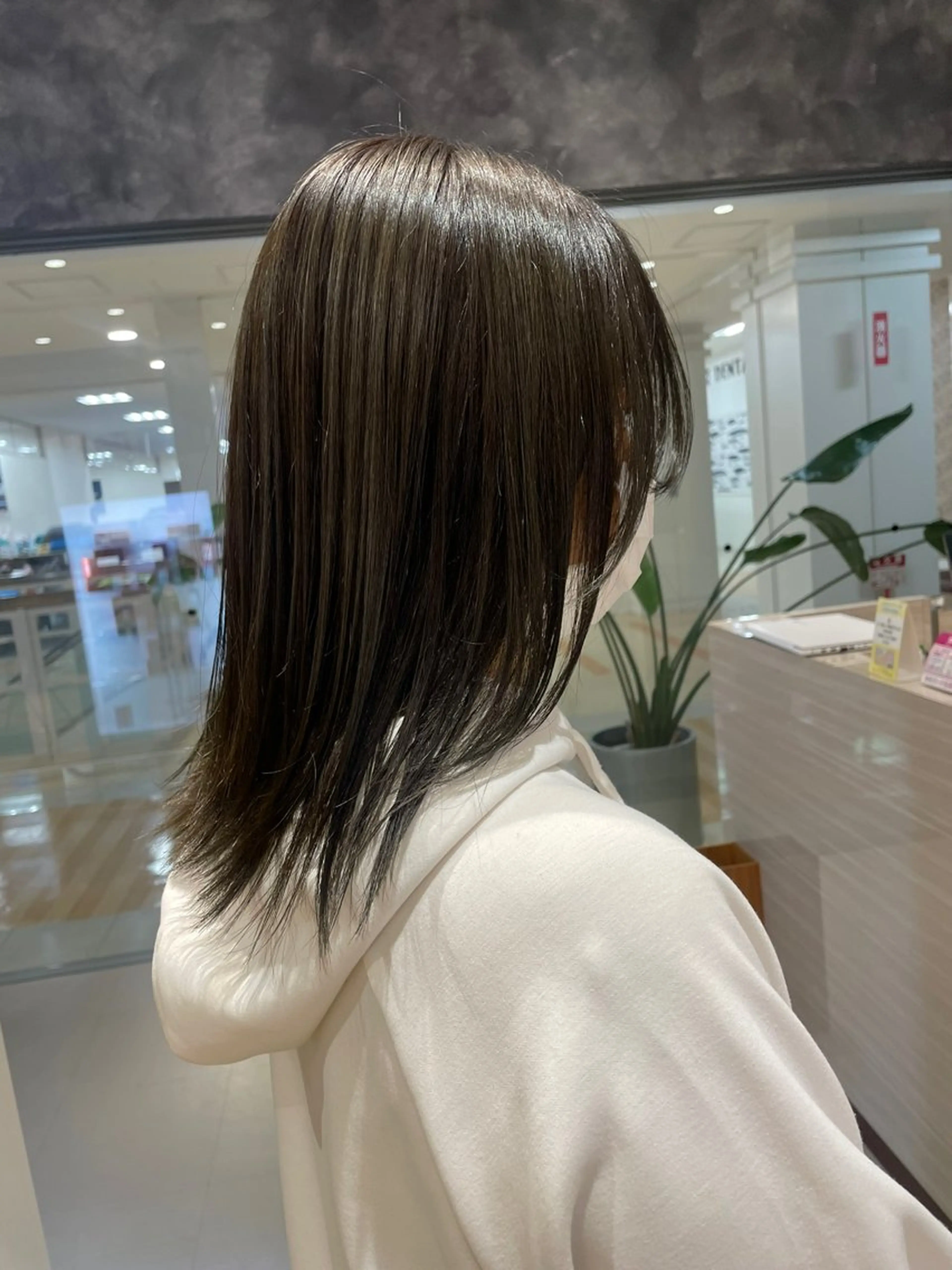 セミロング ナチュラルカラー 児玉優香のヘアスタイル