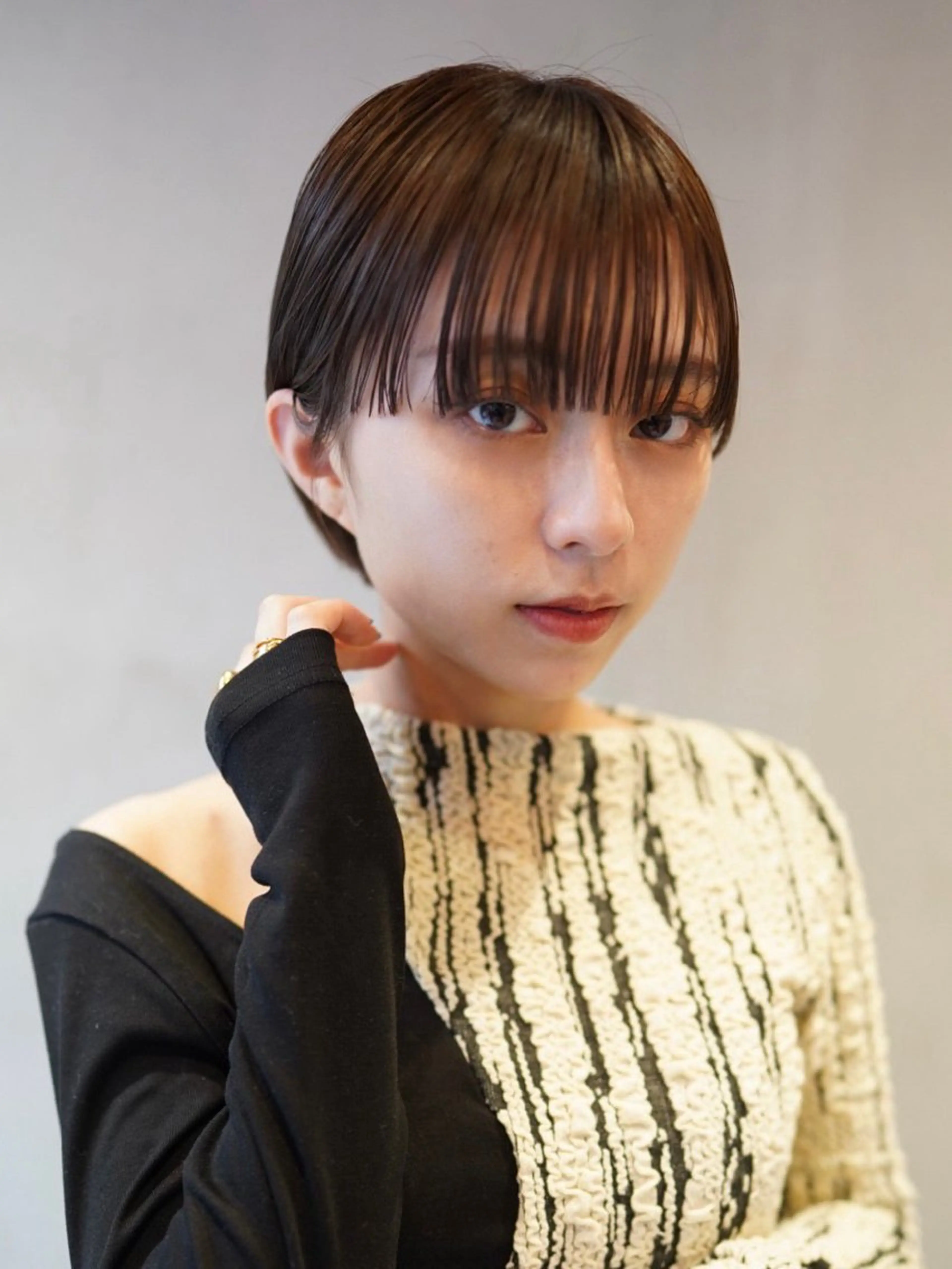 ショート 切りっぱなしボブ/ 艶カラー/綾莉のヘアスタイル