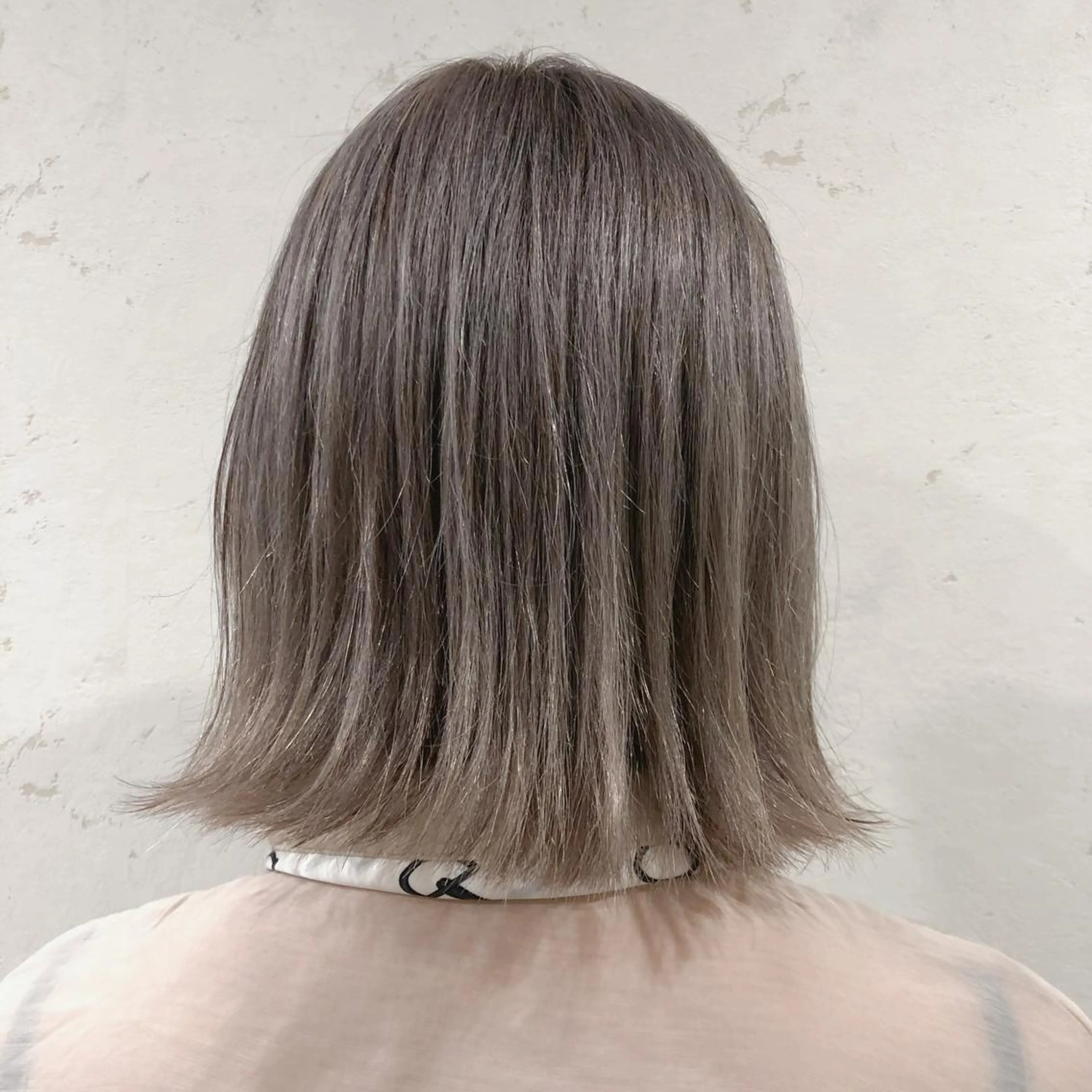 ミディアム カラー ハイトーンカラー 高評価多数◎ コテ巻きパーマ星明夏のヘアスタイル