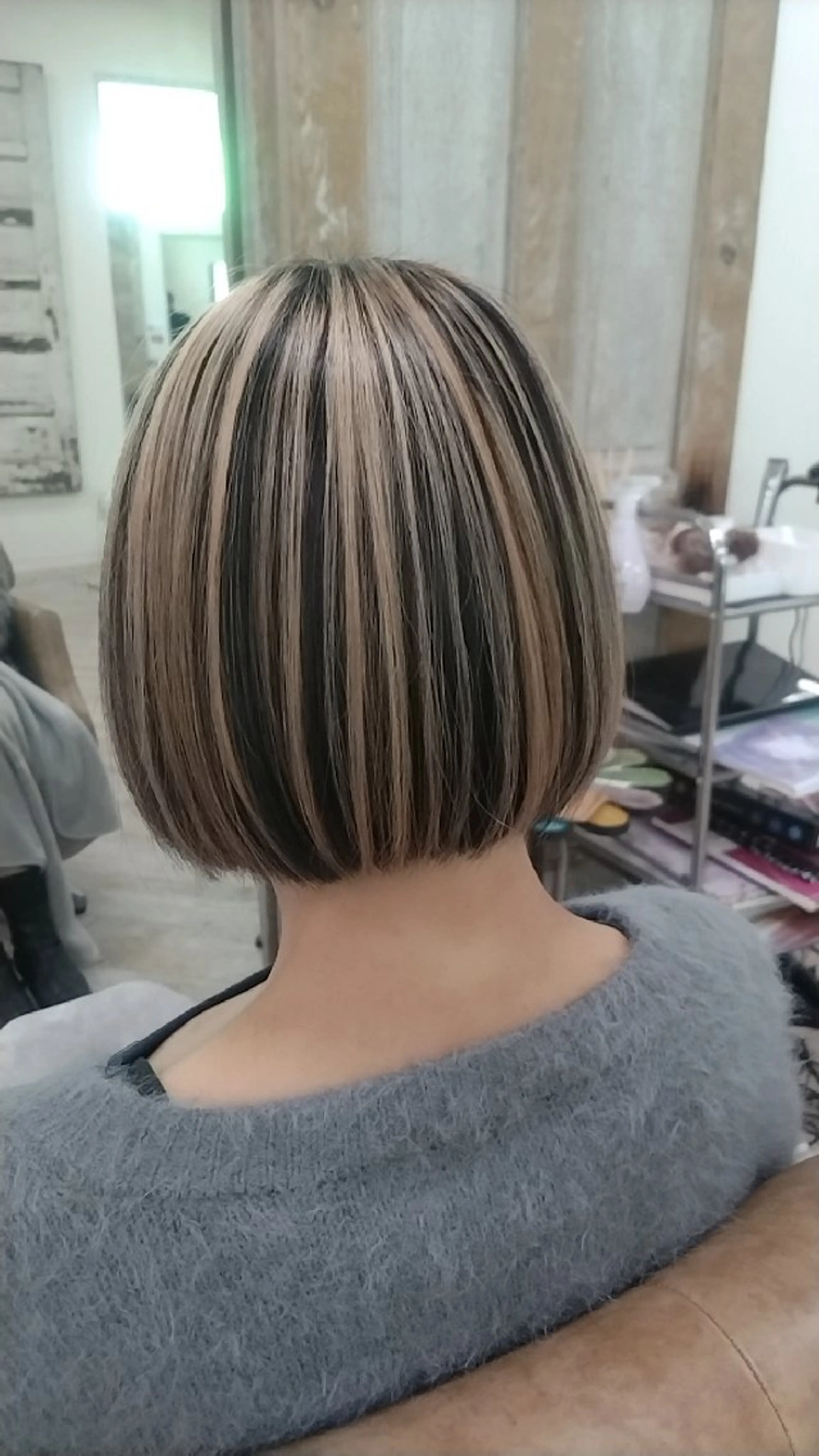 ショート カラー 磯崎 美幸のヘアスタイル