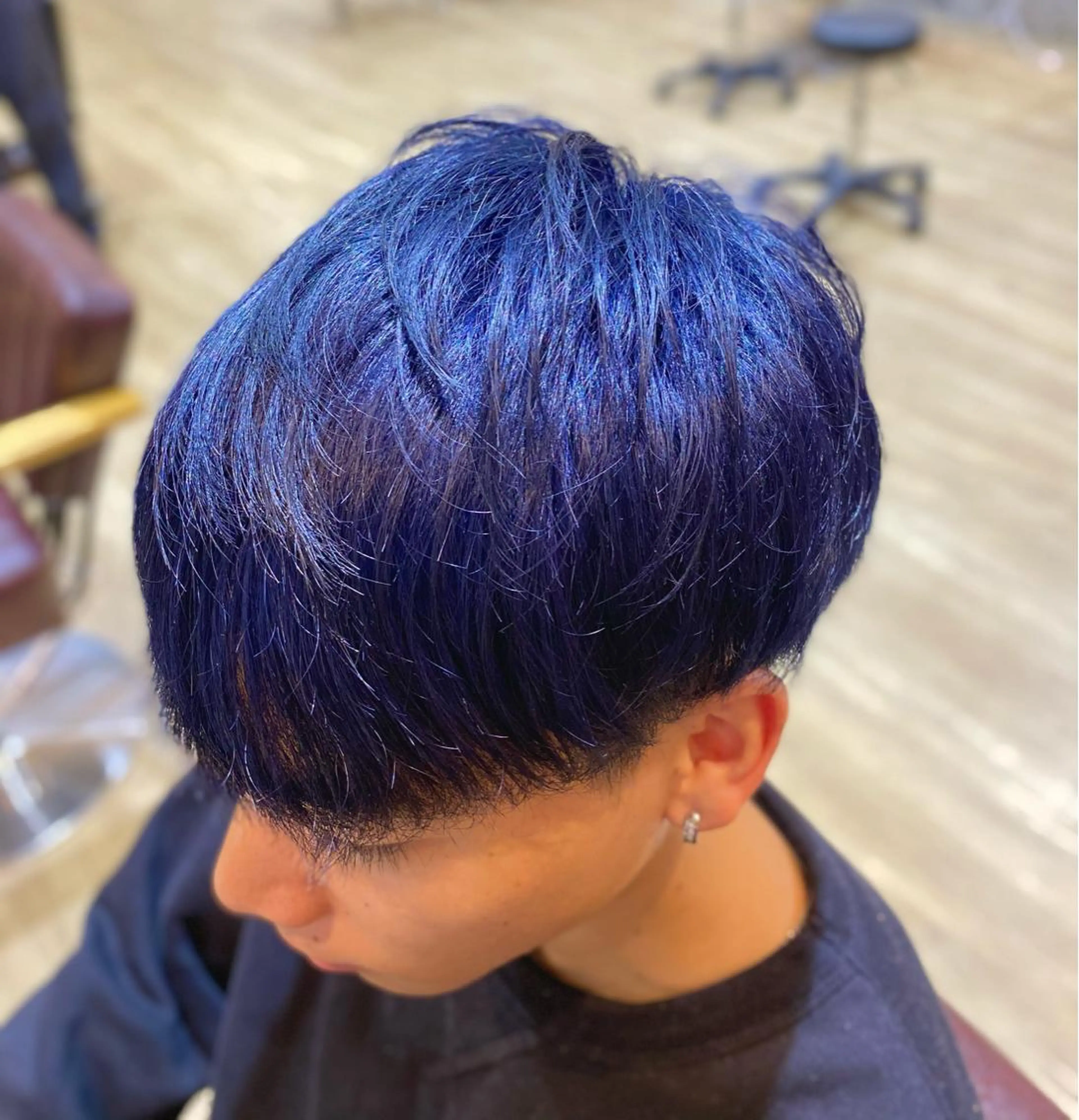 ショート カラー メンズ メンズブリーチ 黒髪 ブリーチ ネイビーカラー シルバー カット ヘアカラー トリートメント マンツーマン/透明感 foi hairのヘアスタイル