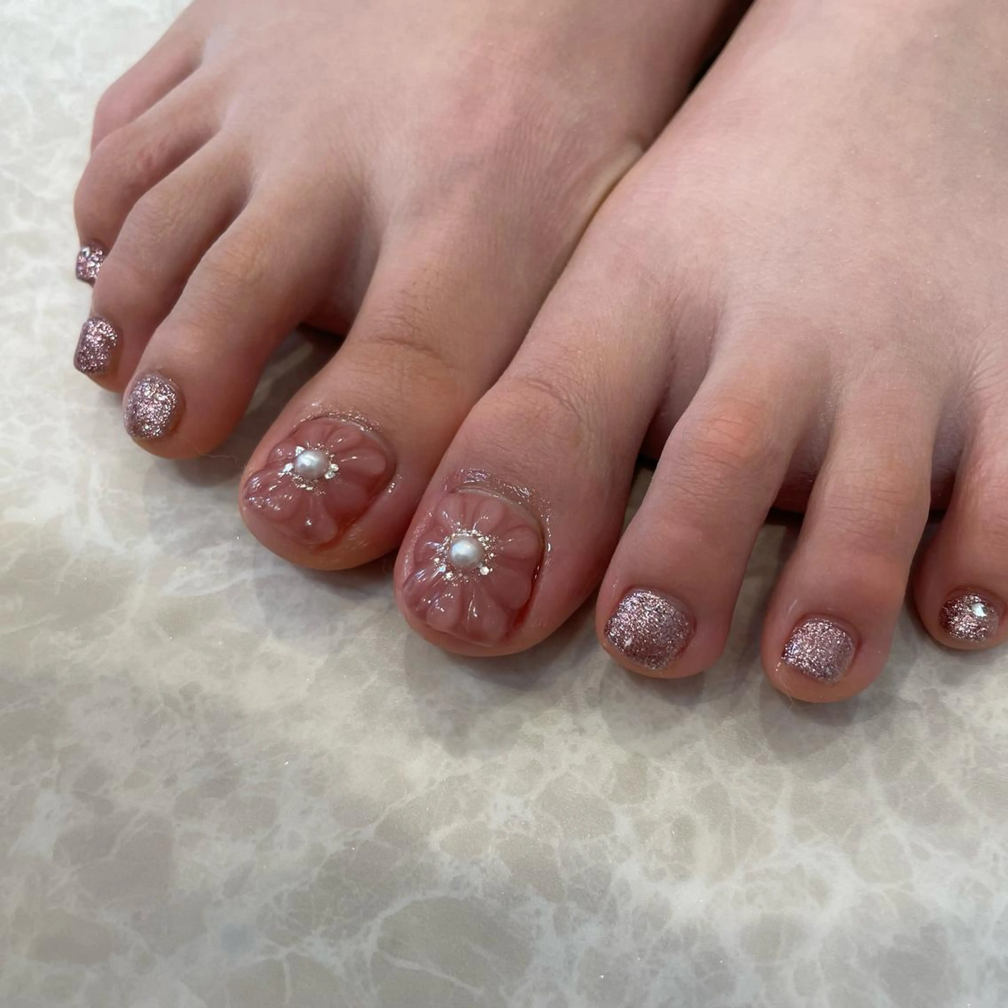 ネイル フラワーネイル キラキラネイル マグネットネイル ぷっくりネイル FILUMIA.所属・FILU MIA.のマツエク・マツパデザイン