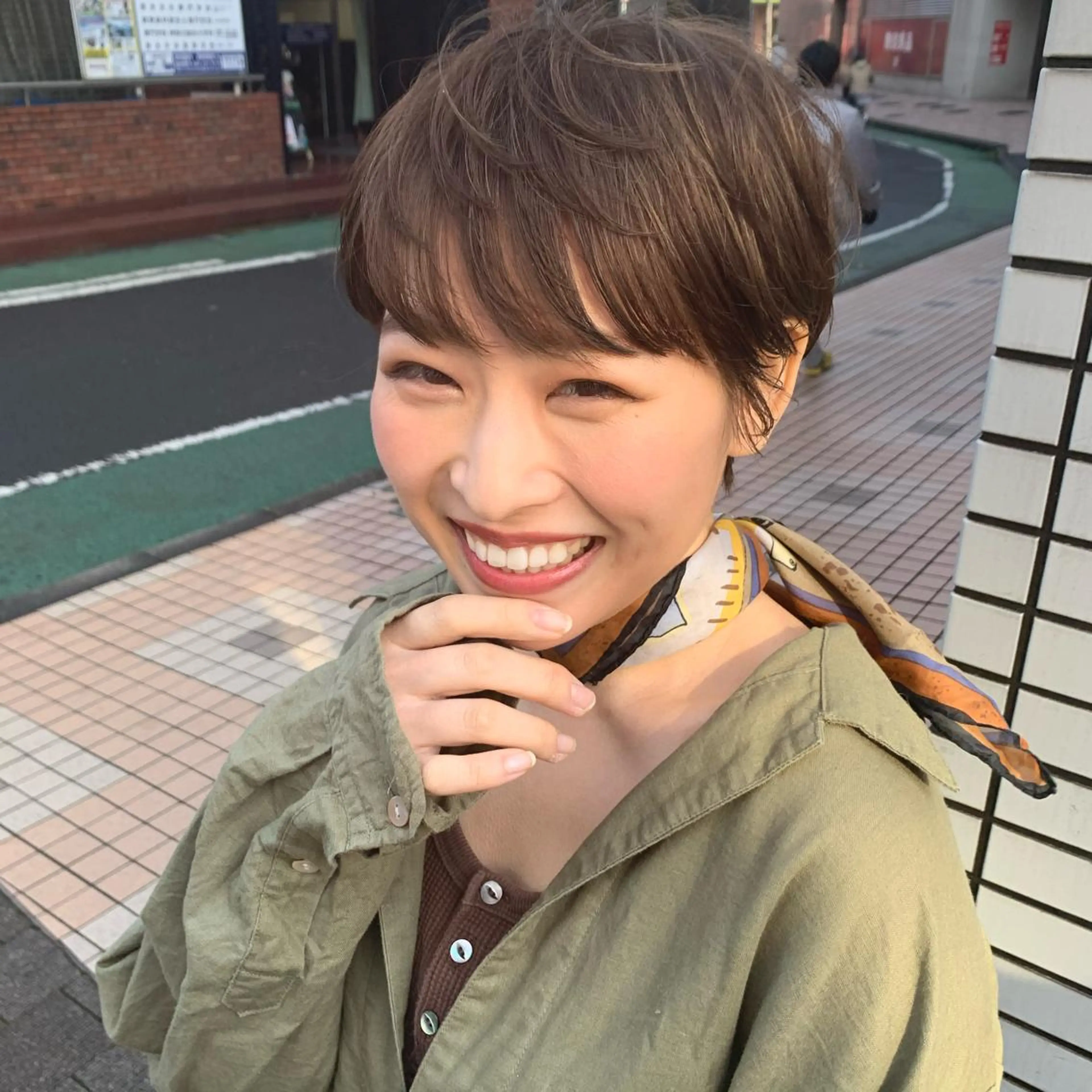 ショート カラー バレイヤージュ ハイライトカラー ハイライト レイヤーカット ショートヘア circus by KENJE 町田店のヘアスタイル