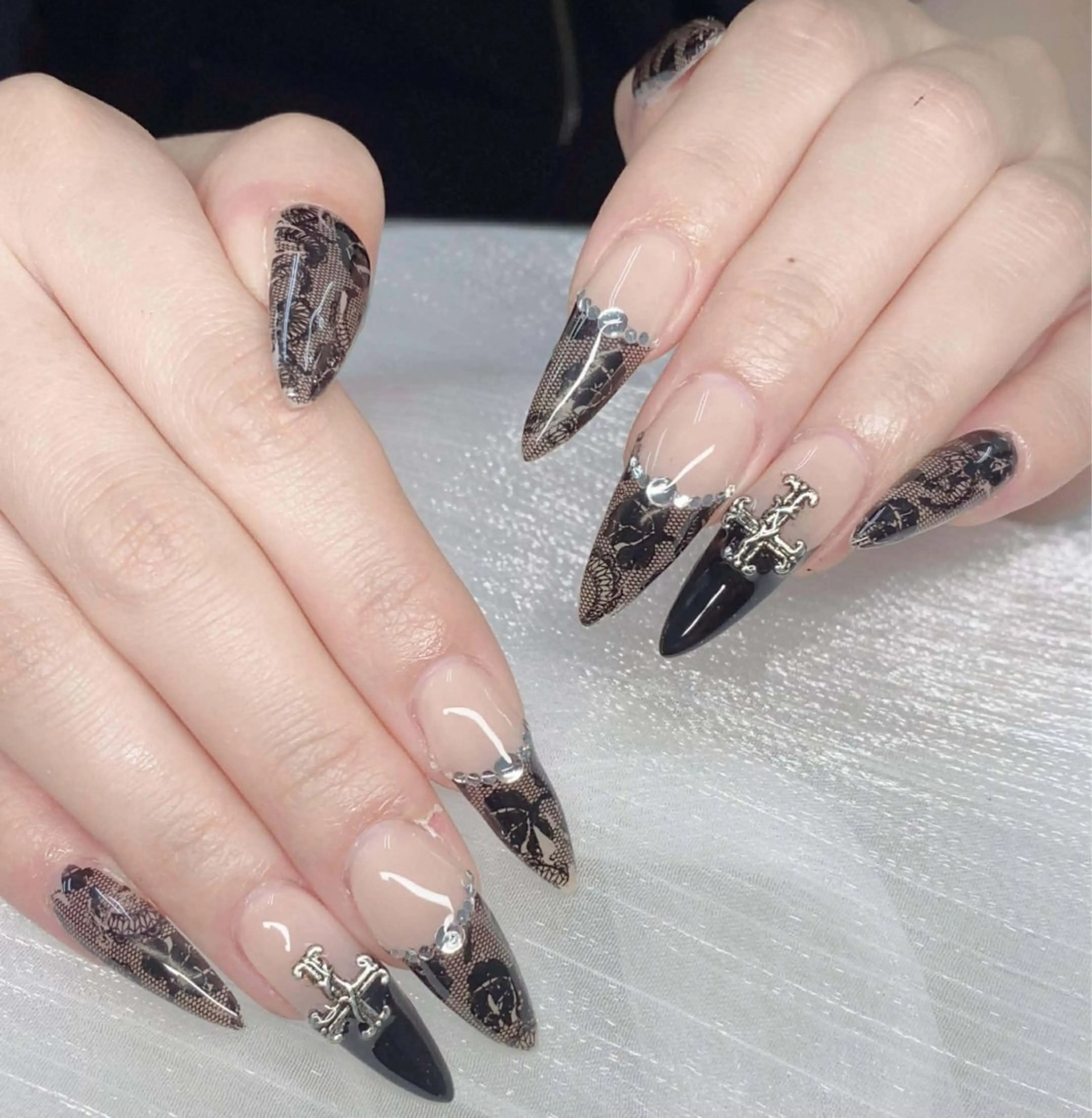 ネイル 成人式 フレンチネイル グラデーション 韓国ネイル マグネットネイル ハンドネイル ハンドケア Hara Nail 【持ち込みOK】のネイルデザイン