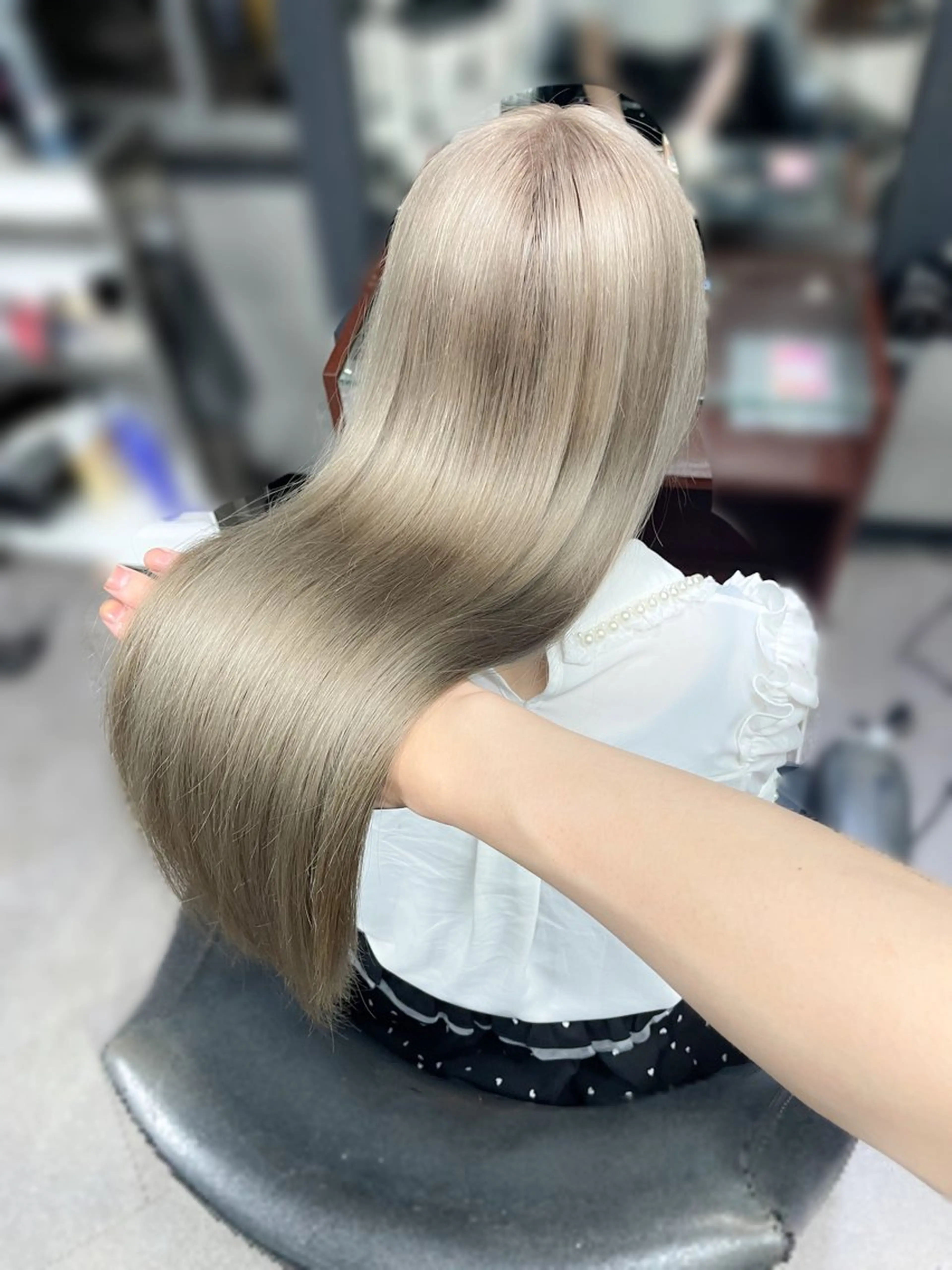 ロング カラー シールエクステ ベージュカラー ブリーチ ケアブリーチ ダブルカラー ヘアカラー トリートメント ハイトーンエクステ 🎩カズキ🎩のヘアスタイル