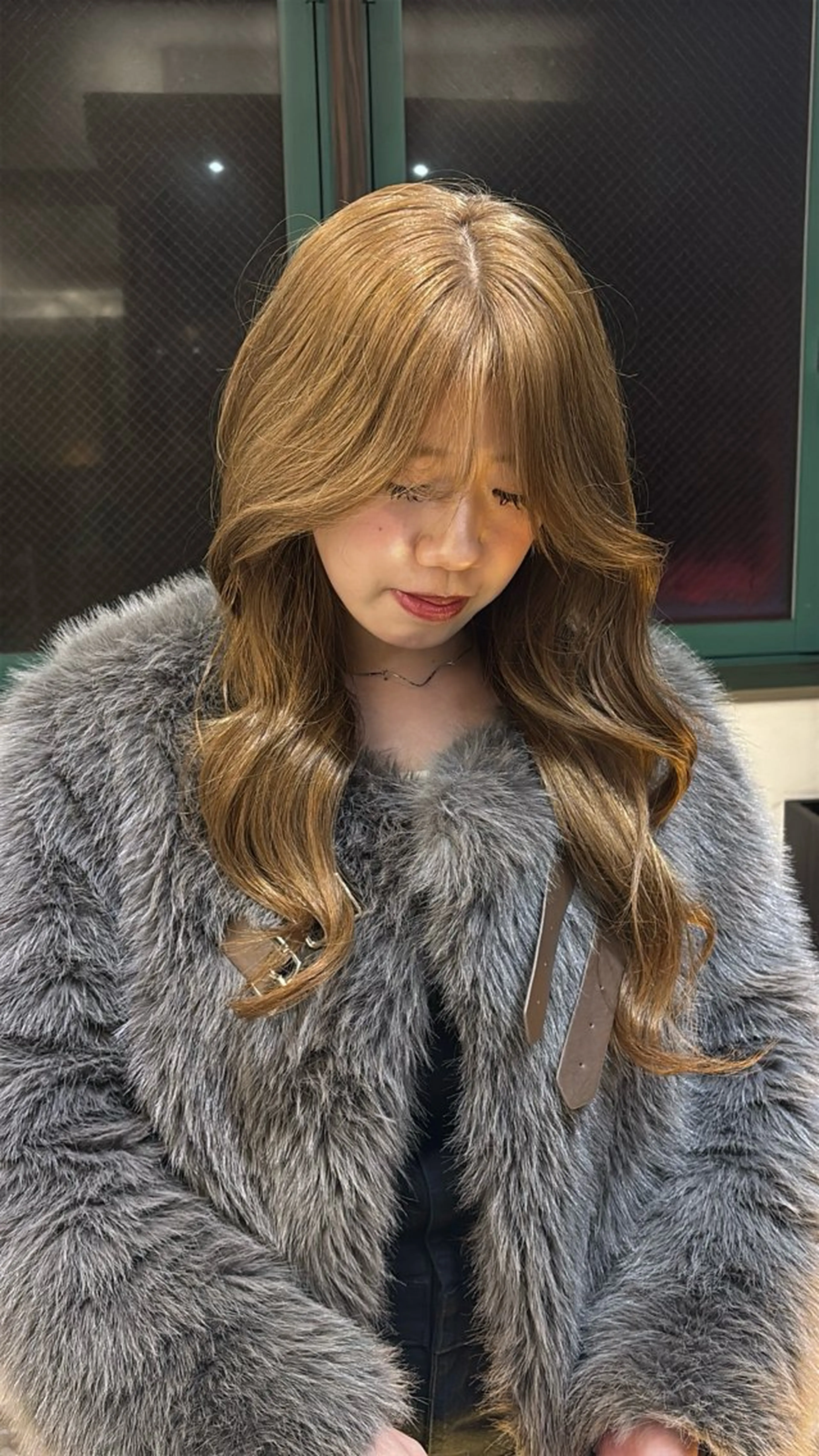 ロング カット ヘアカラー トリートメント 韓国ヘア/ブリーチ無 しWカラー/オリーブのヘアスタイル