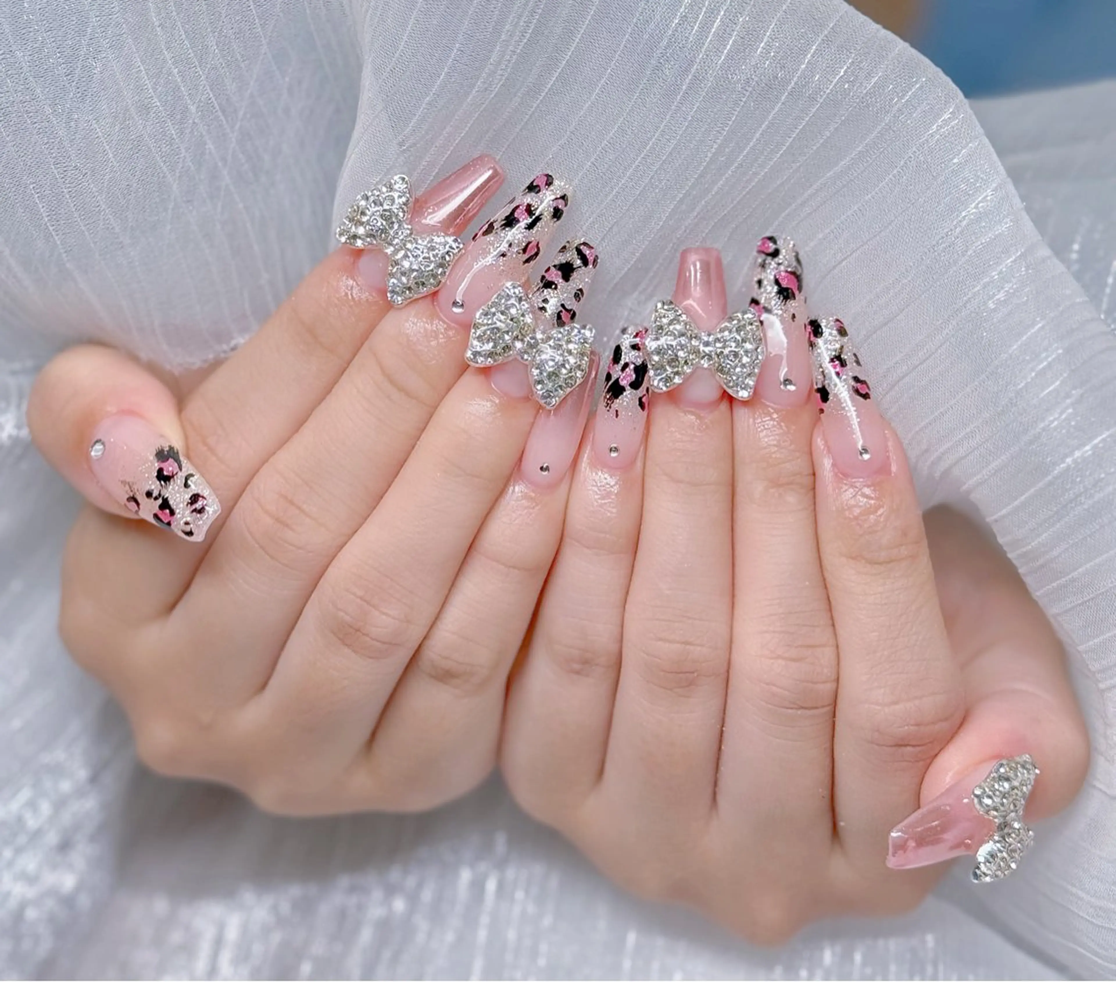 ネイル チークネイル フレンチネイル 韓国ネイル マグネットネイル ミラーネイル ハンドネイル MILO 168 池袋のネイルデザイン