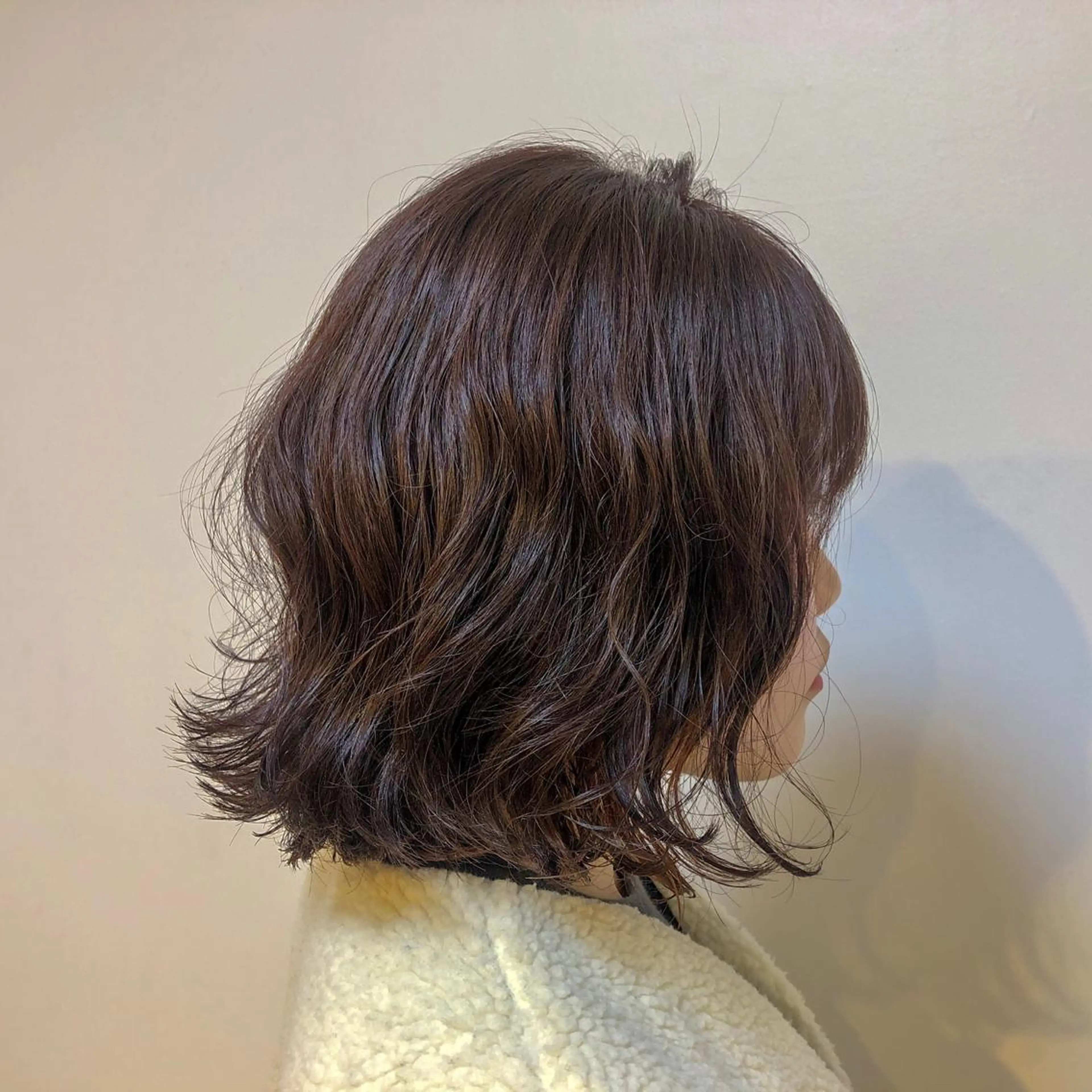 ショート カラー パーマ ブラウンカラー ピンクカラー ピンクブラウン 外ハネヘア 尾籠 美幸 (オゴモリ ミユキ)のヘアスタイル