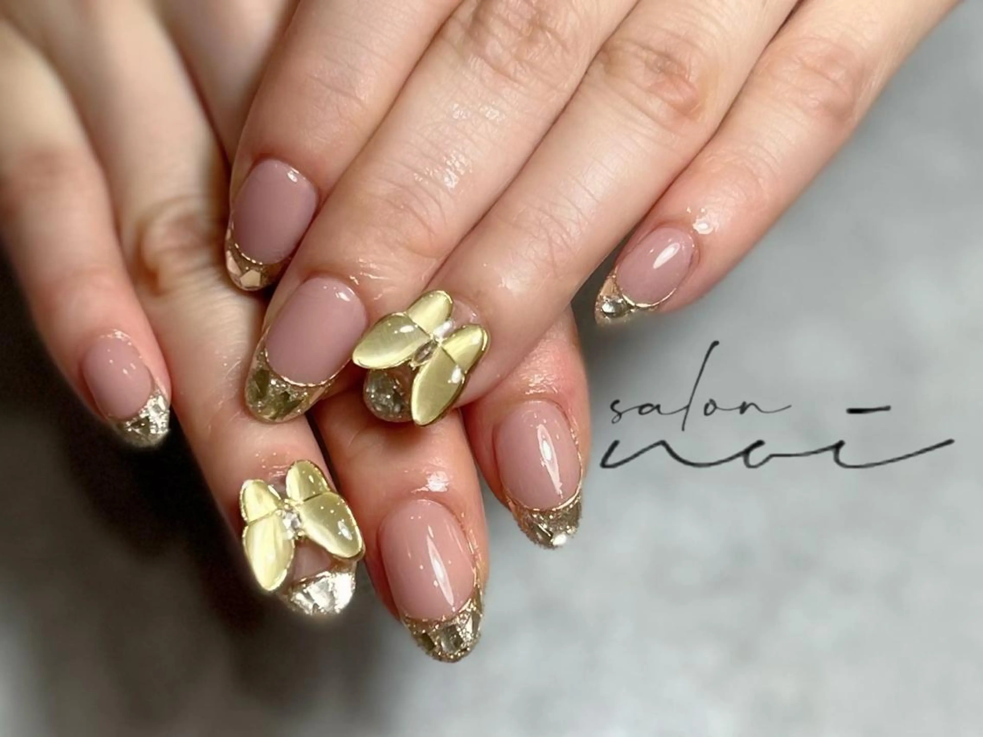 ネイル フレンチネイル ガラスフレンチ salon noiのネイルデザイン