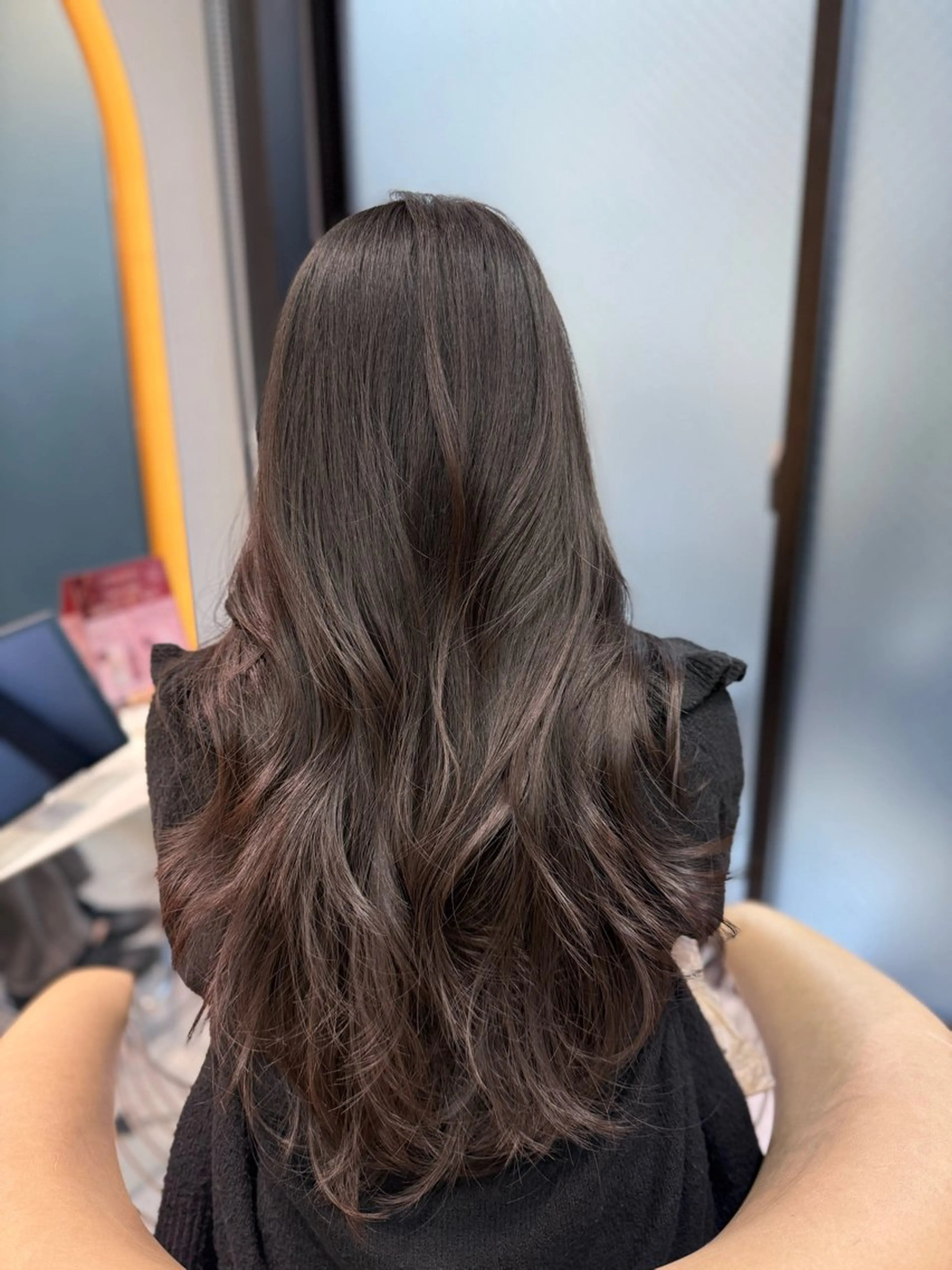 ロング カラー カット ヘアカラー トリートメント shion 透明感カラーのヘアスタイル