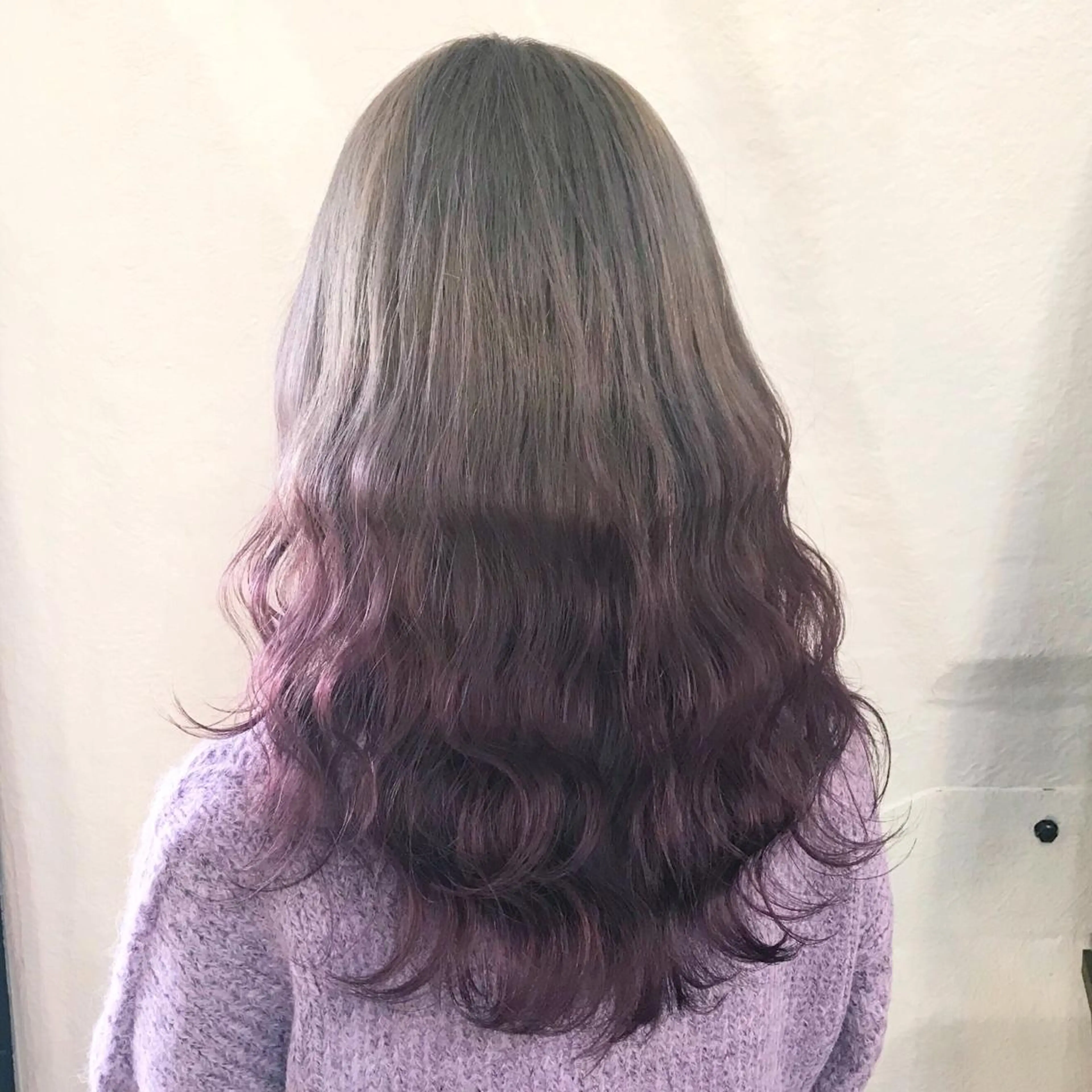 カラー アッシュ アッシュグレー アッシュグレージュ ブリーチ グラデーションカラー K-POP好き美容師 🇰🇷Kai.Yのヘアスタイル