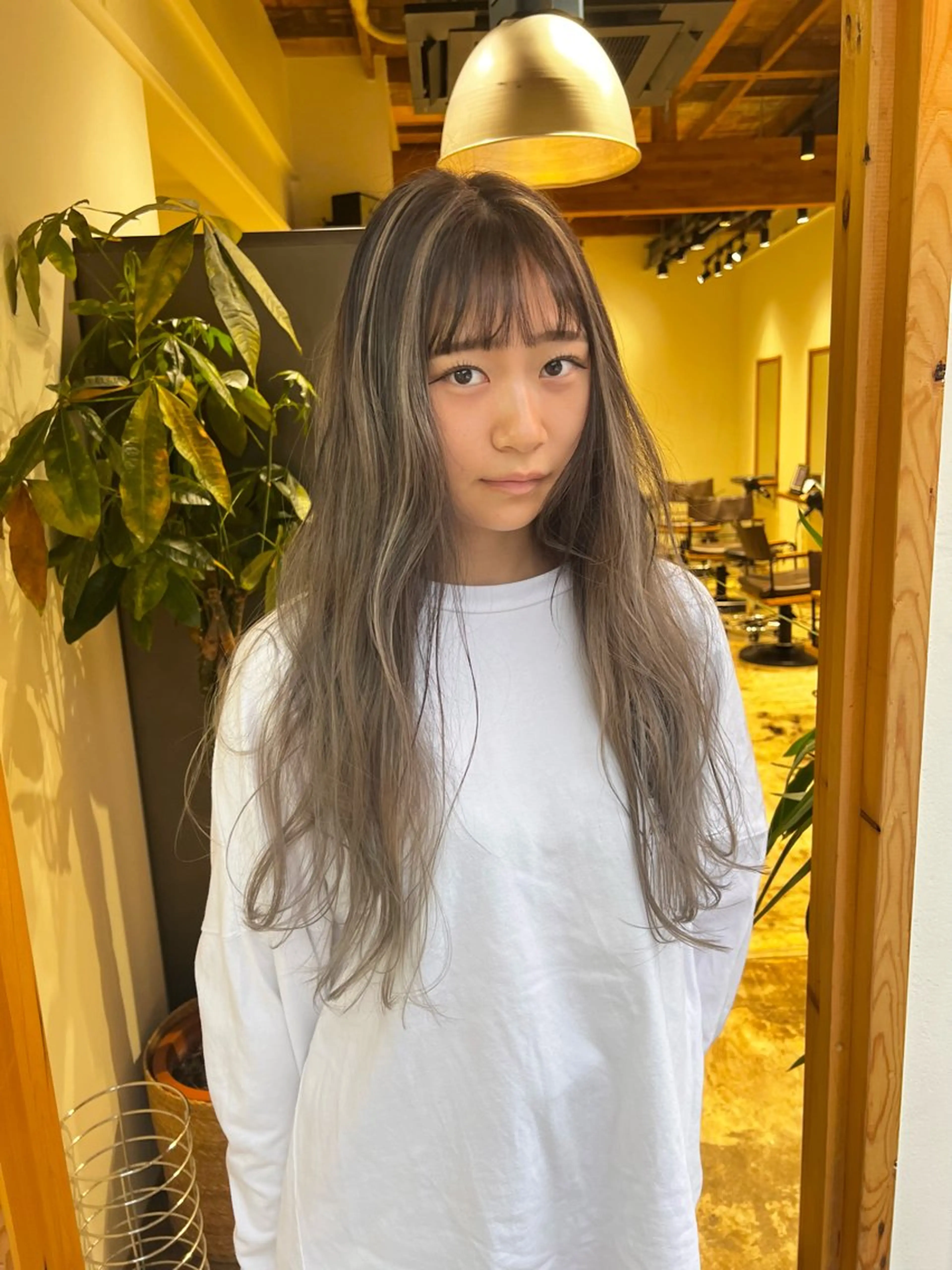 ロング カラー nishido ハイライト/パーマのヘアスタイル