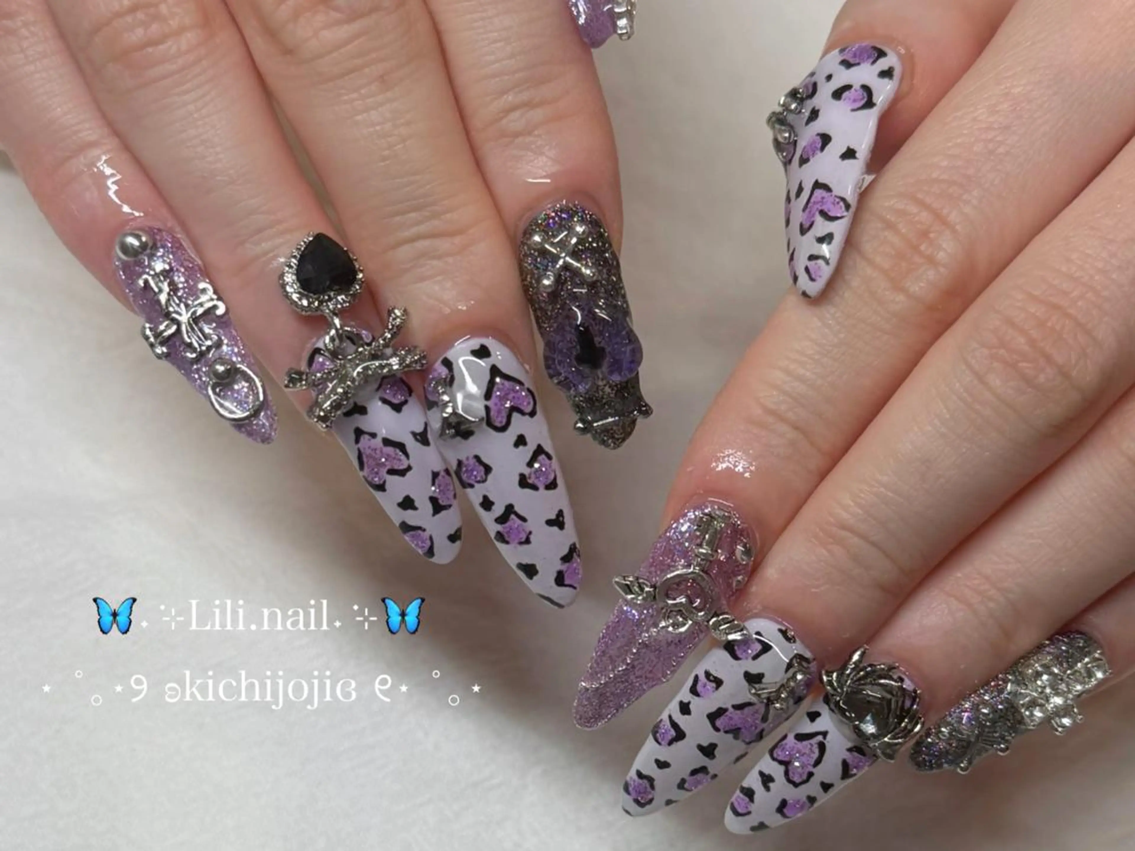 ネイル ハンドネイル フットネイル lili.nail y2k/長さ出しのネイルデザイン