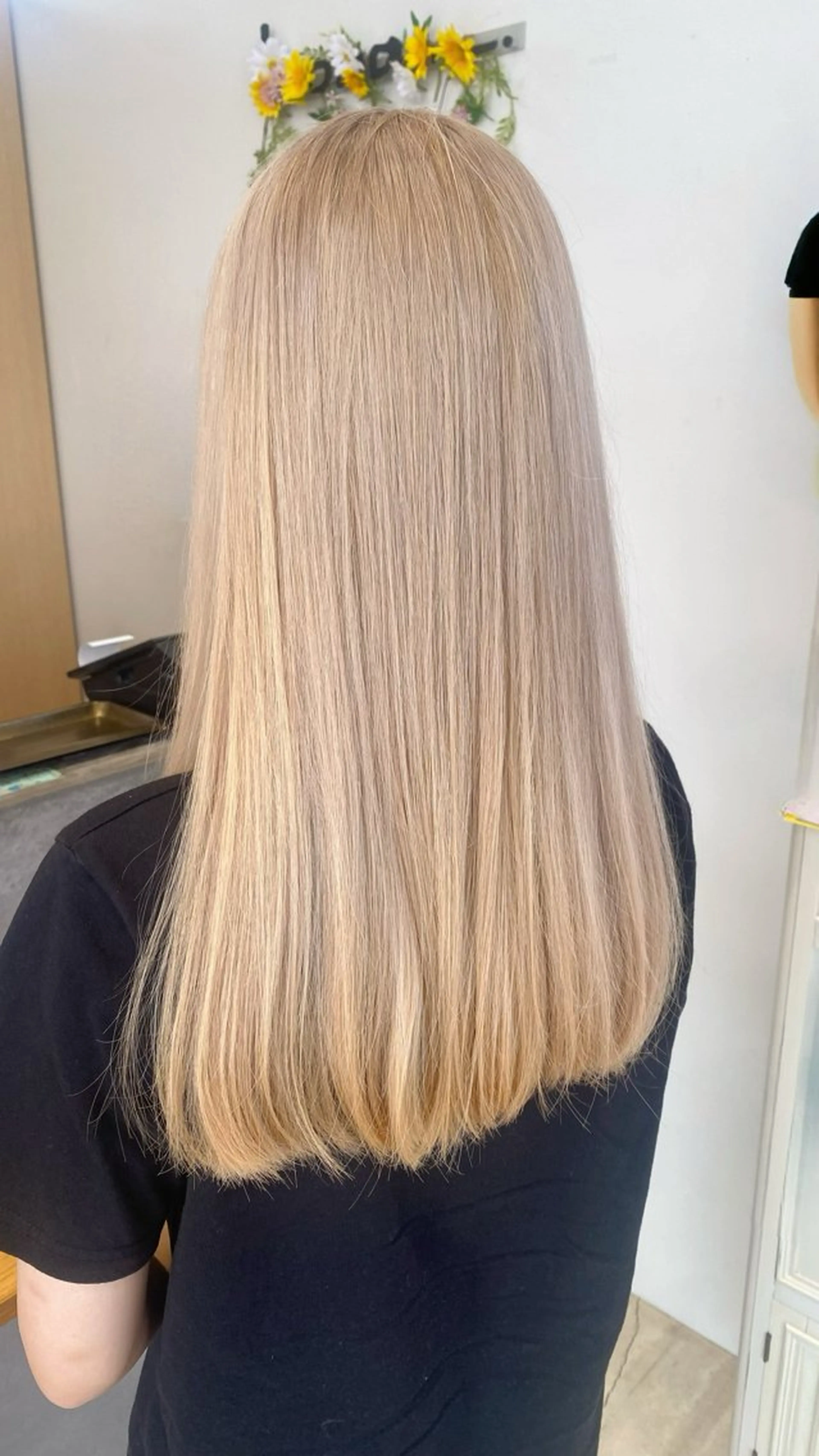 ロング カラー ベージュカラー ブリーチ ブロンド ブロンドベージュ ハイトーンカラー ヘアカラー 🦋透明感カラー🦋 CHIHARUのヘアスタイル