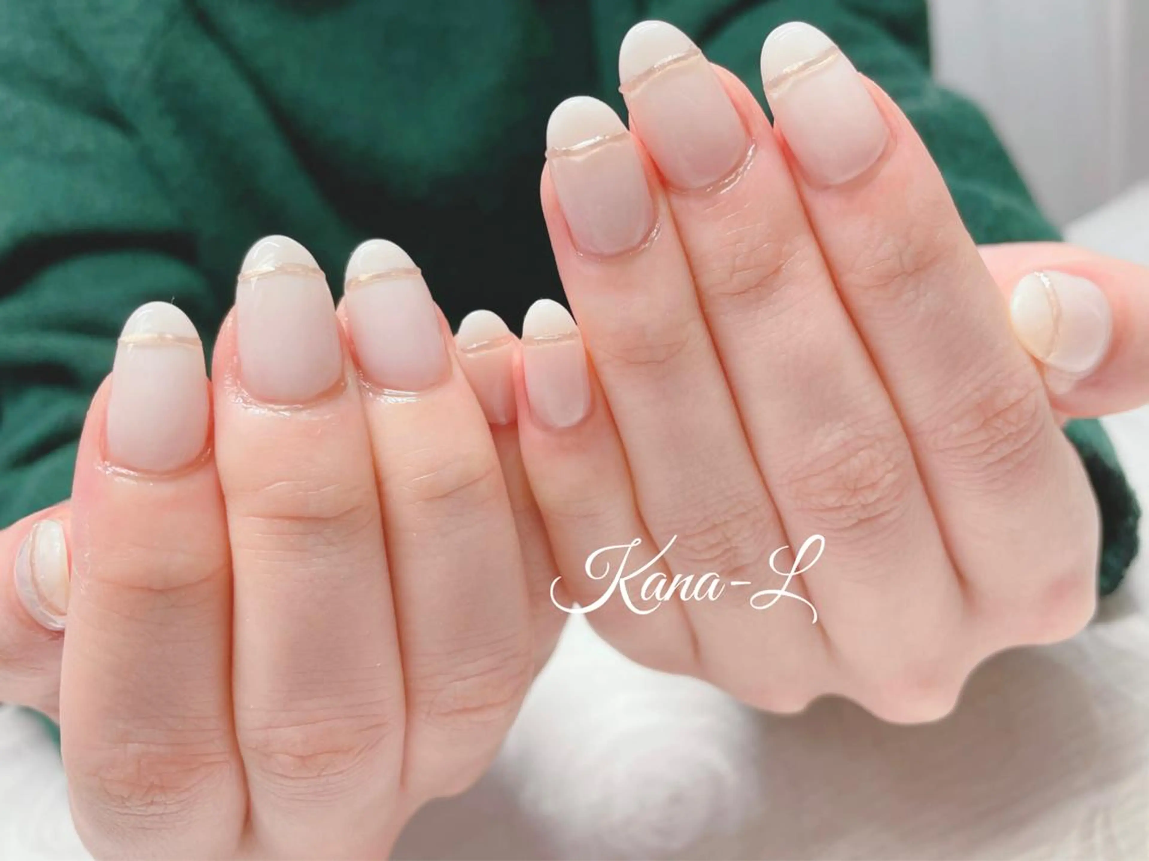 カラー ネイル ゴールド ミラーネイル オフィスネイル ぷっくりネイル シンプルネイル 芦辺 香奈のネイルデザイン