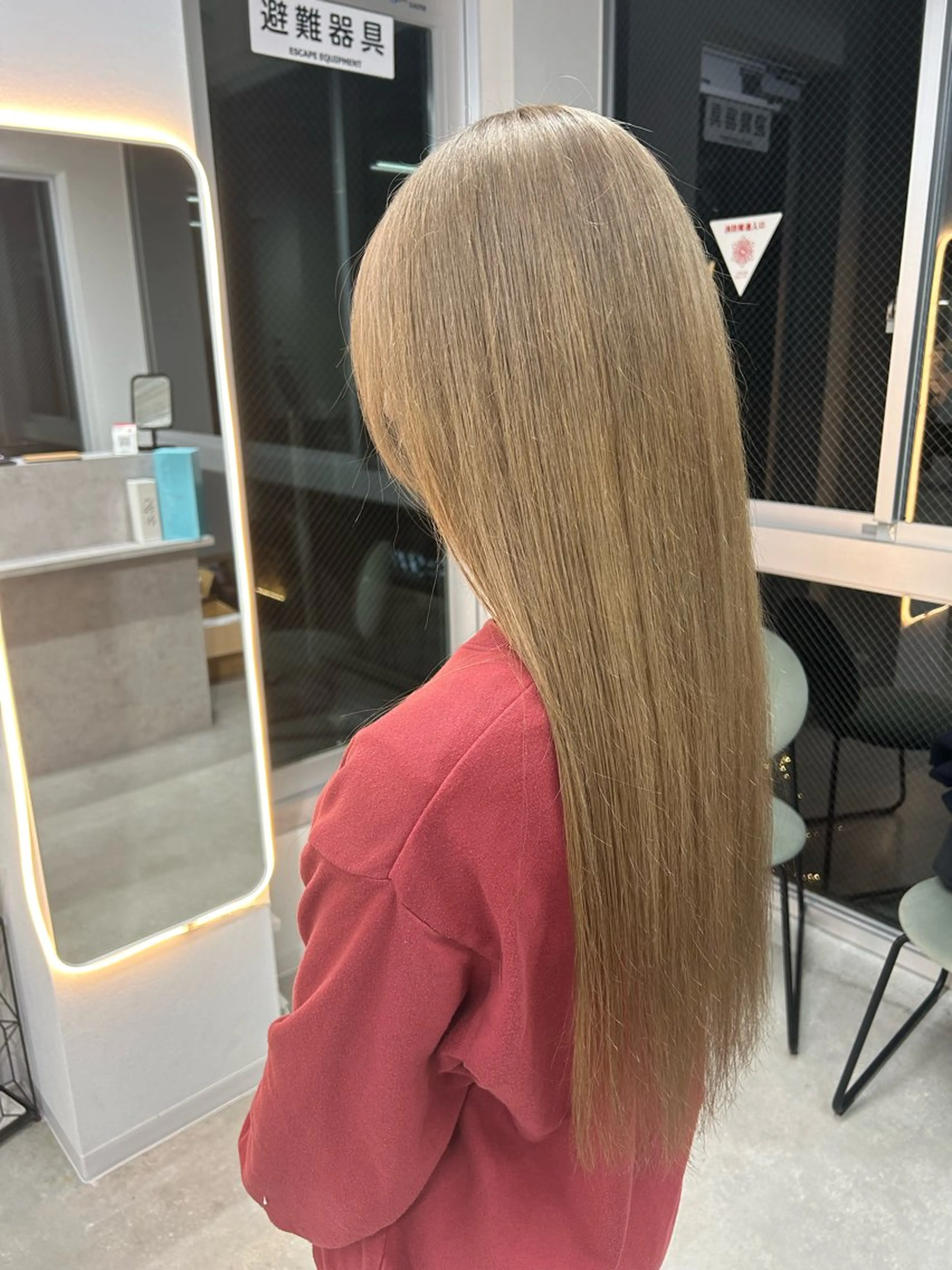 ロング カラー ベージュカラー Gisel みらののヘアスタイル