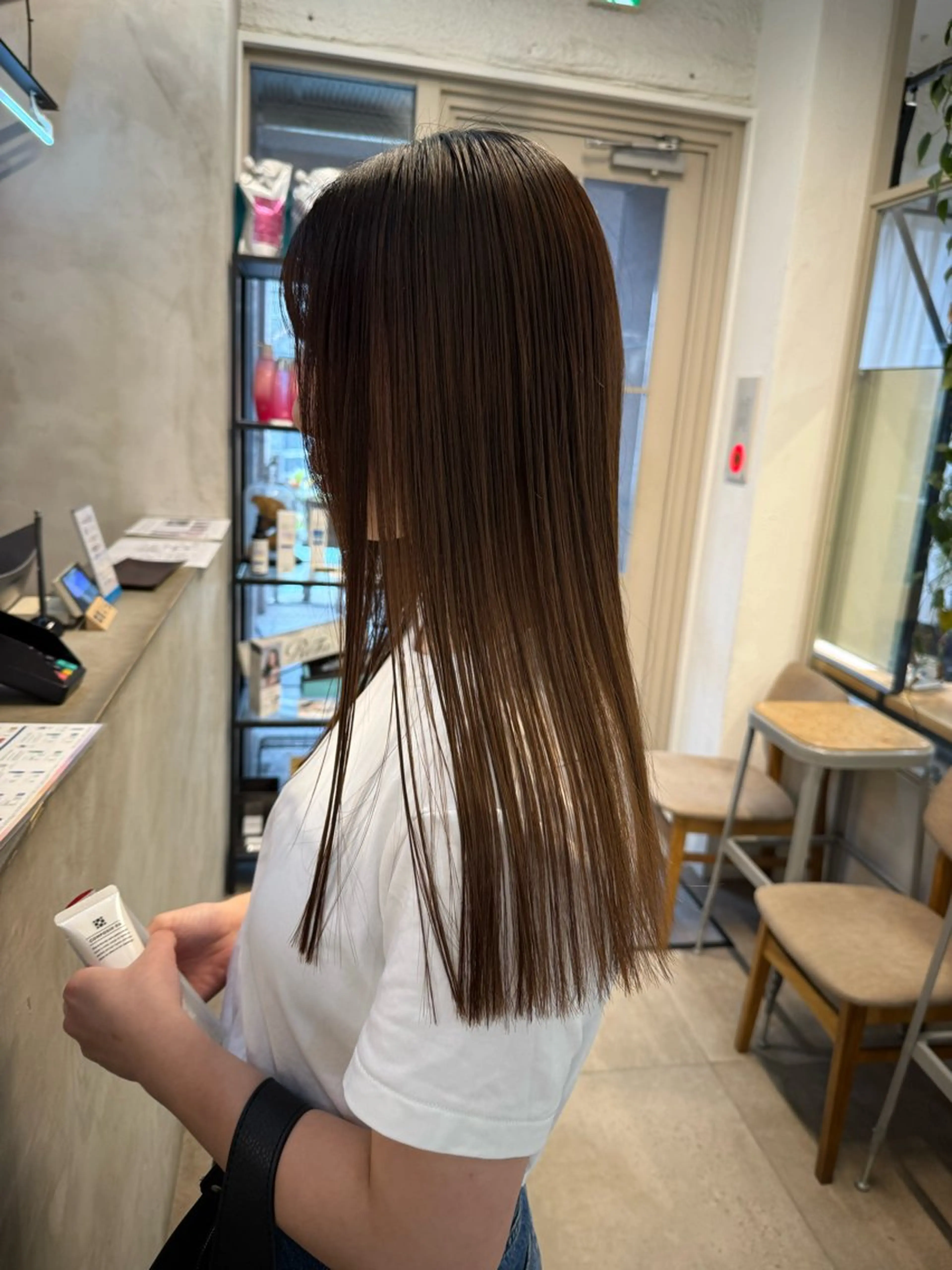 ロング カット 縮毛矯正 トリートメント ミルクティー× グレージュMOMOのヘアスタイル