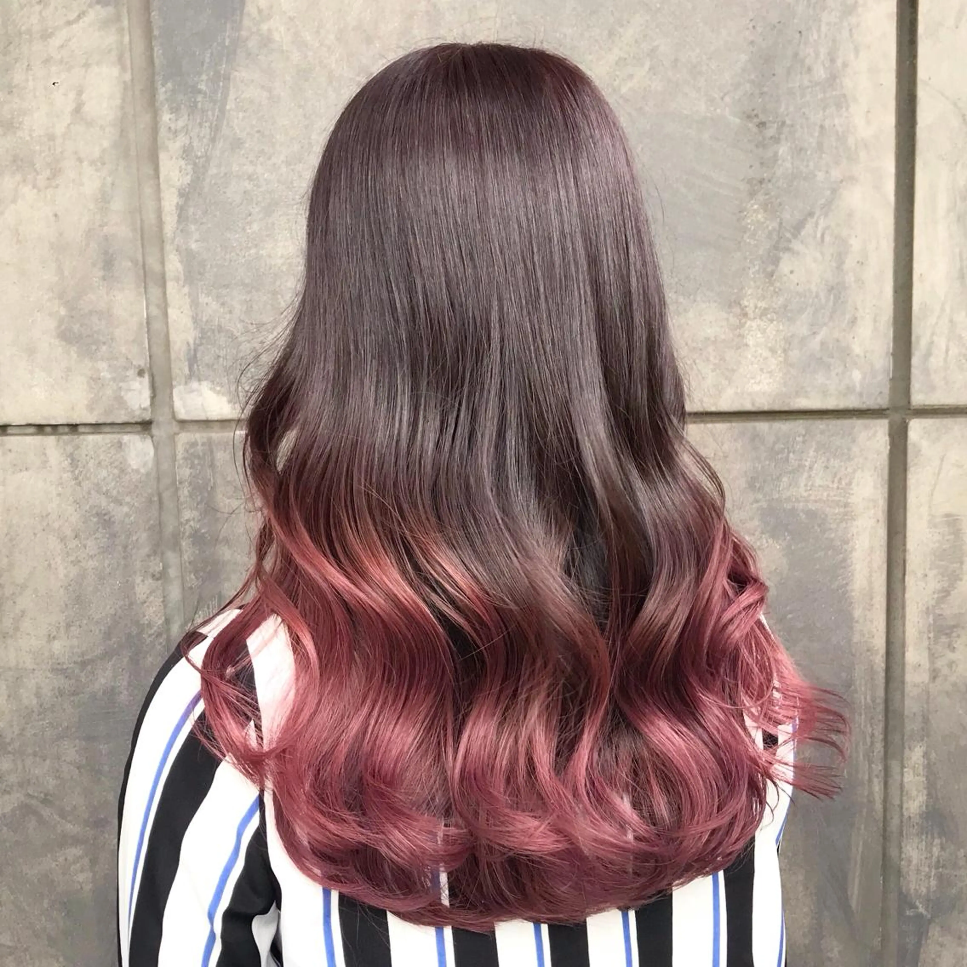 ロング カラー ブリーチ グラデーションカラー ピンクカラー ヨシンモリ ムルギョル巻き サロウィン所属・K-POP好き美容師 🇰🇷Kai.Yのヘアスタイル