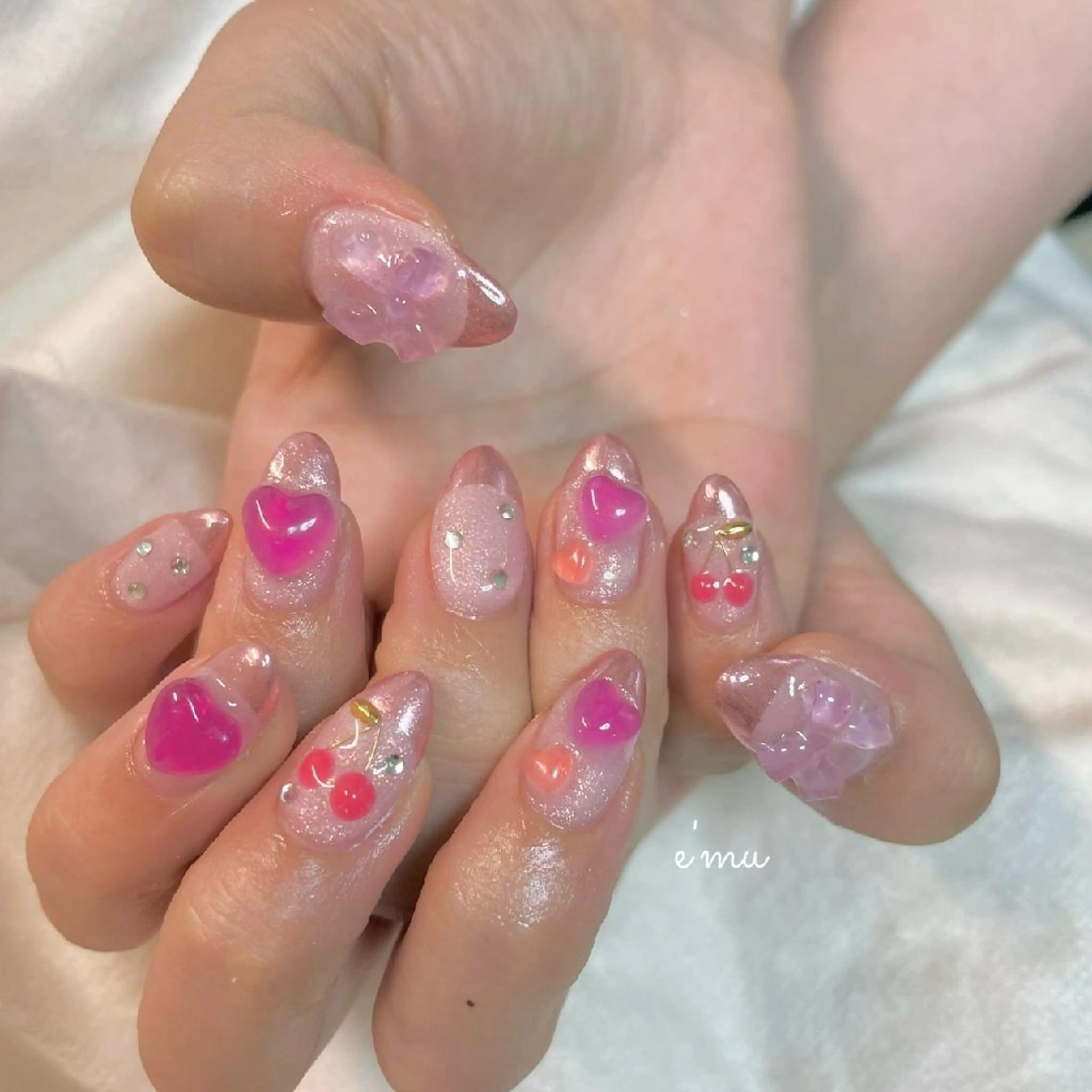 ネイル フレンチネイル ガーリー ハート キラキラネイル ミラーネイル nail salon e'mu💐のネイルデザイン