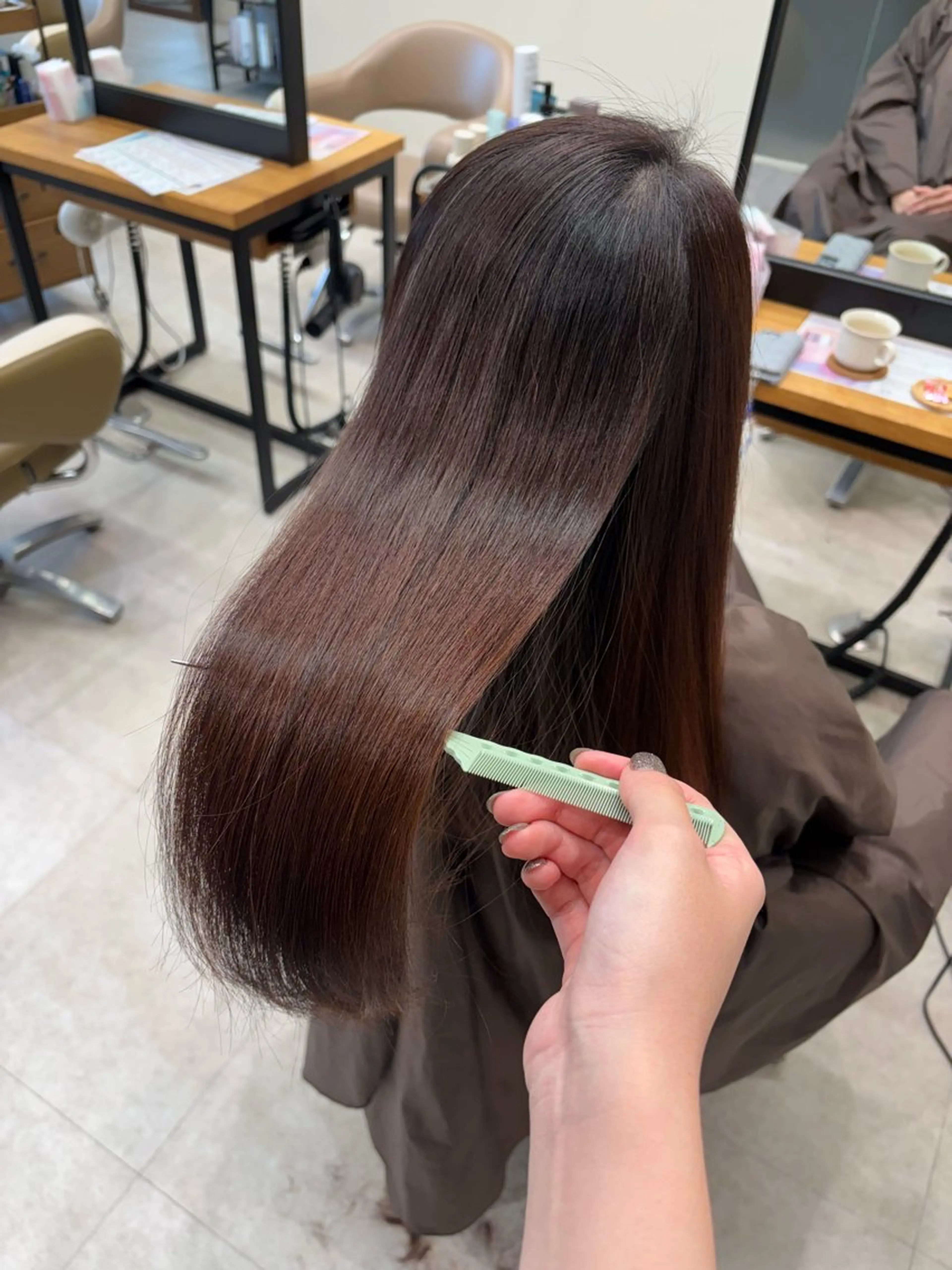 セミロング パーマ 髪質改善 ストレートパーマ 縮毛矯正 垢抜け小顔レイヤー オリーブ/スミレのヘアスタイル