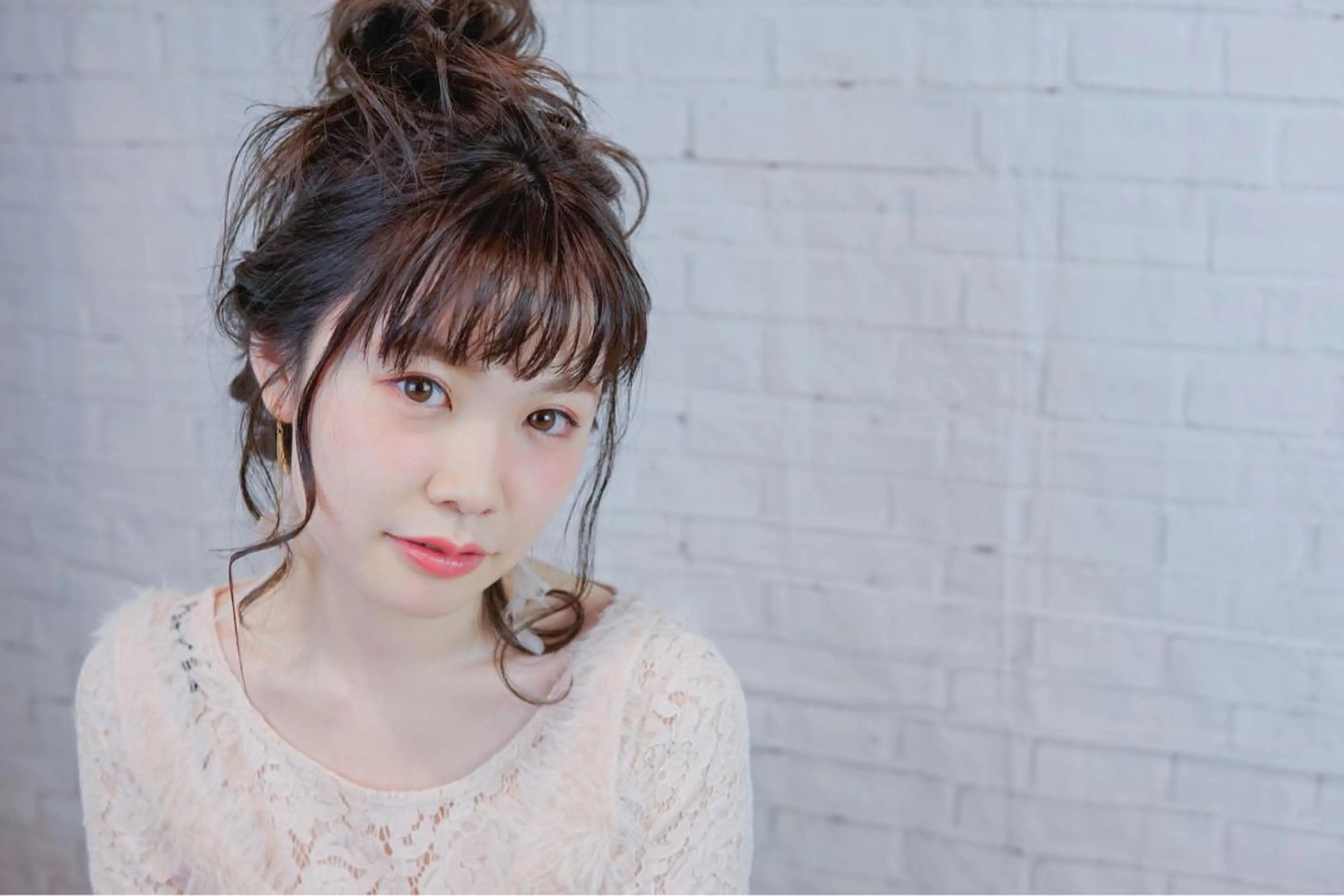 ミディアム カラー ヘアアレンジ お団子ヘア 髪質改善、エクステ 山口卓哉のヘアスタイル