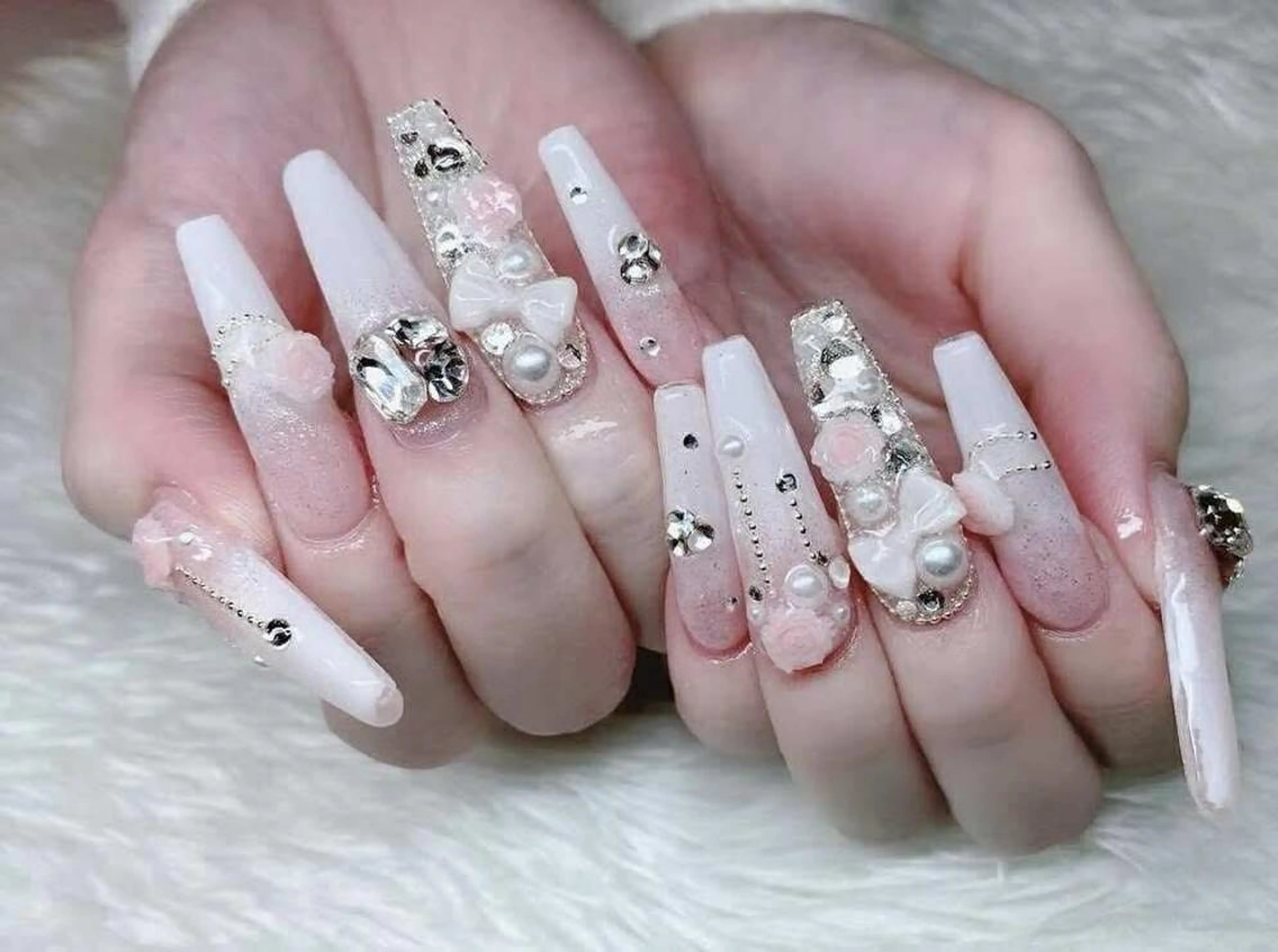 ロング カラー ブルーカラー グラデーションカラー ピンクカラー 韓国風ヘア ハンドネイル Bling Salonのネイルデザイン