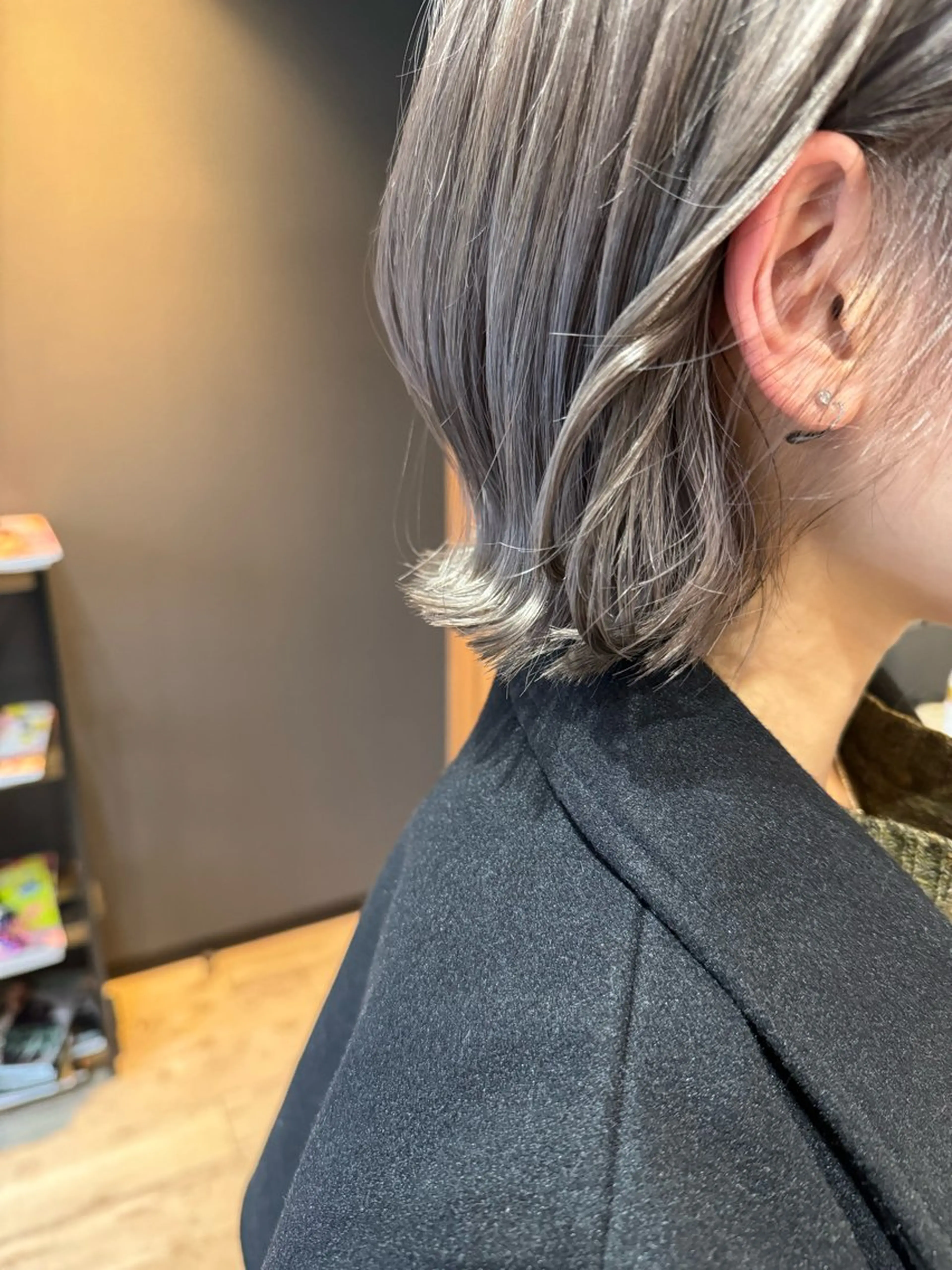 ミディアム カラー アッシュ ブリーチ ワタナベ テルマサのヘアスタイル