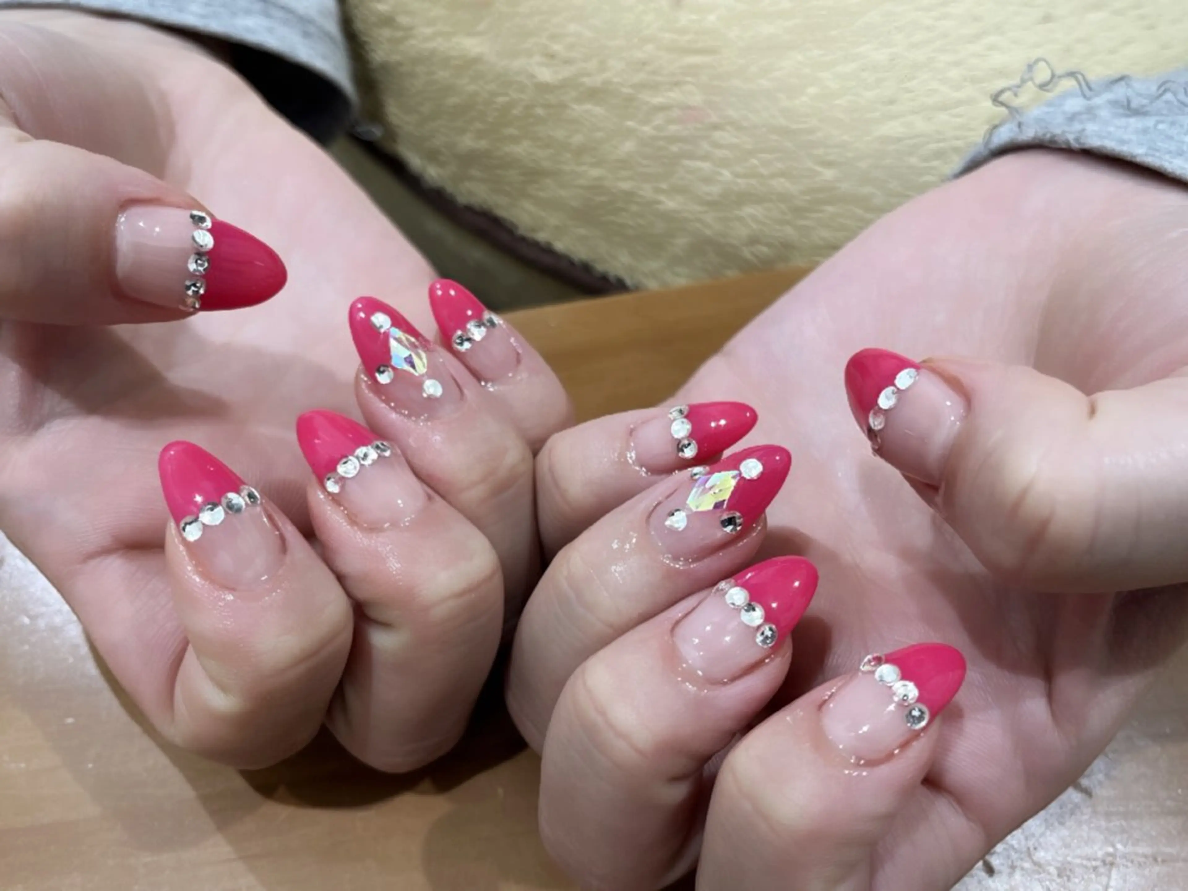 ネイル フレンチネイル ストーンネイル ハンドネイル 中川 愛理のネイルデザイン