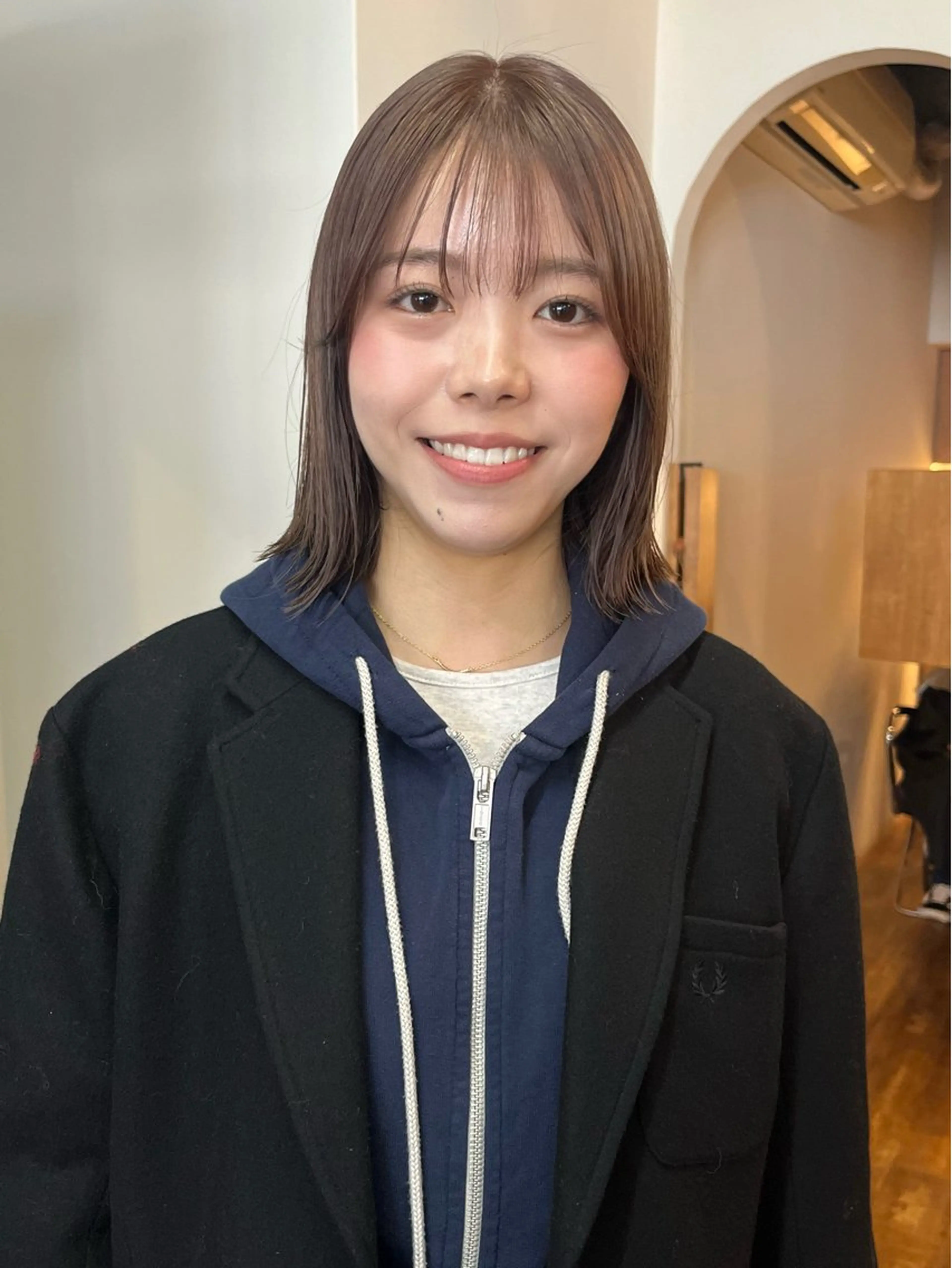 ミディアム カラー ベージュカラー ブリーチ 透明感カラー ハイトーンカラー ミルクティーベージュ hono/ボブ/ ハイトーン/ベージュのヘアスタイル