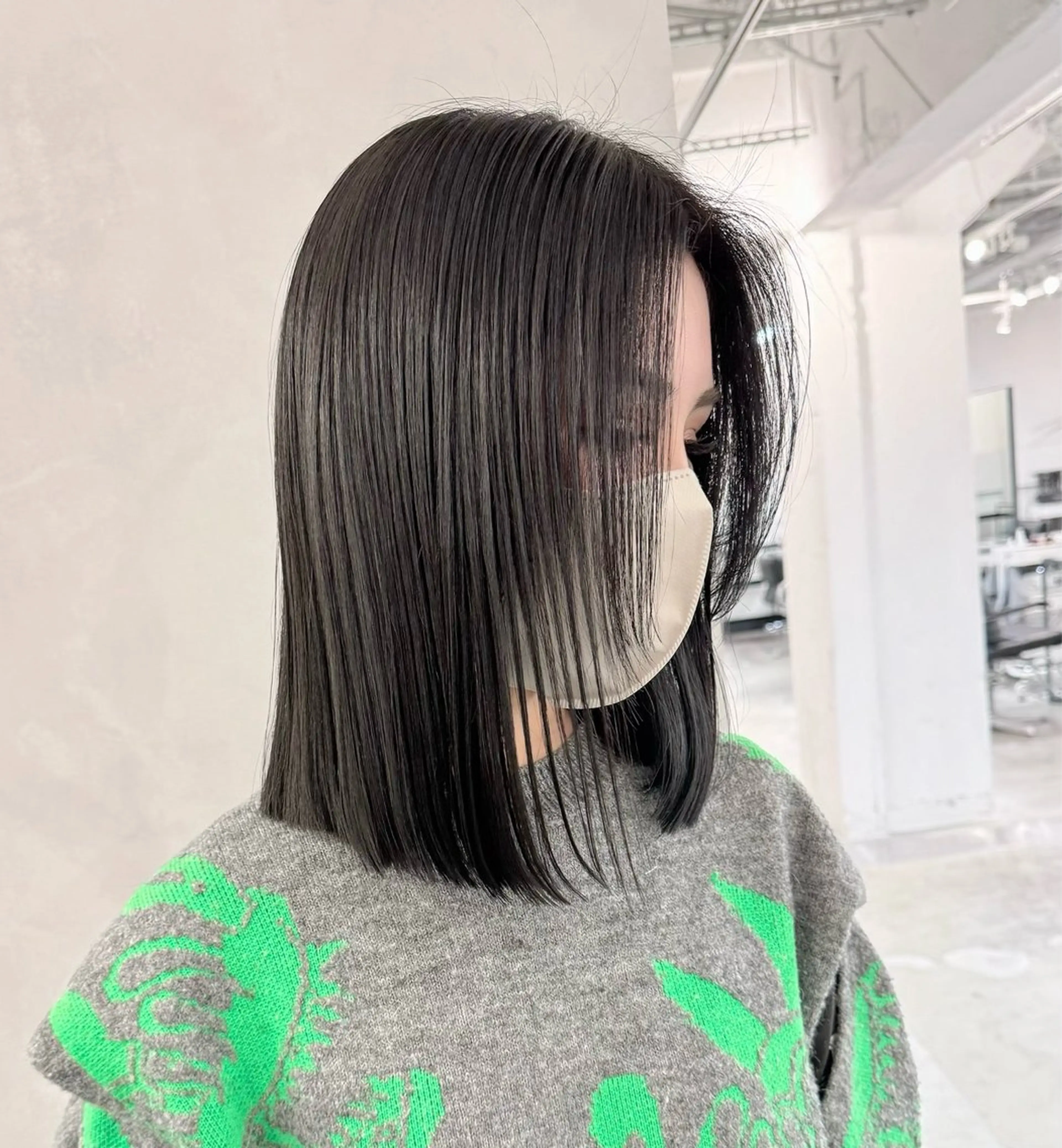 ミディアム 切りっぱなしボブ ワンレンボブ ボブ 外ハネヘア カット ヘアカラー カット特化 /BLUET/新宿のヘアスタイル